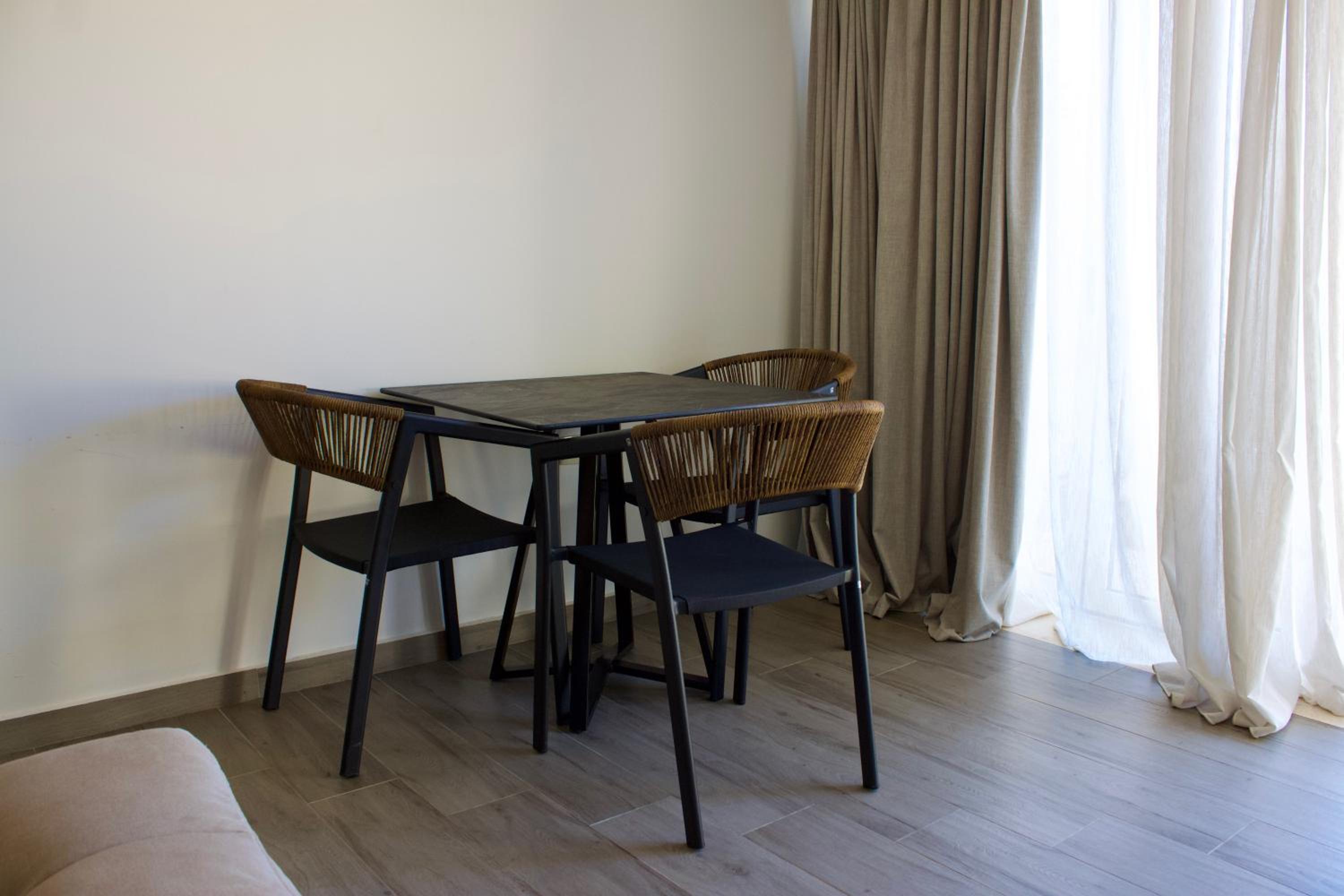 Makris Yialos Apartments
