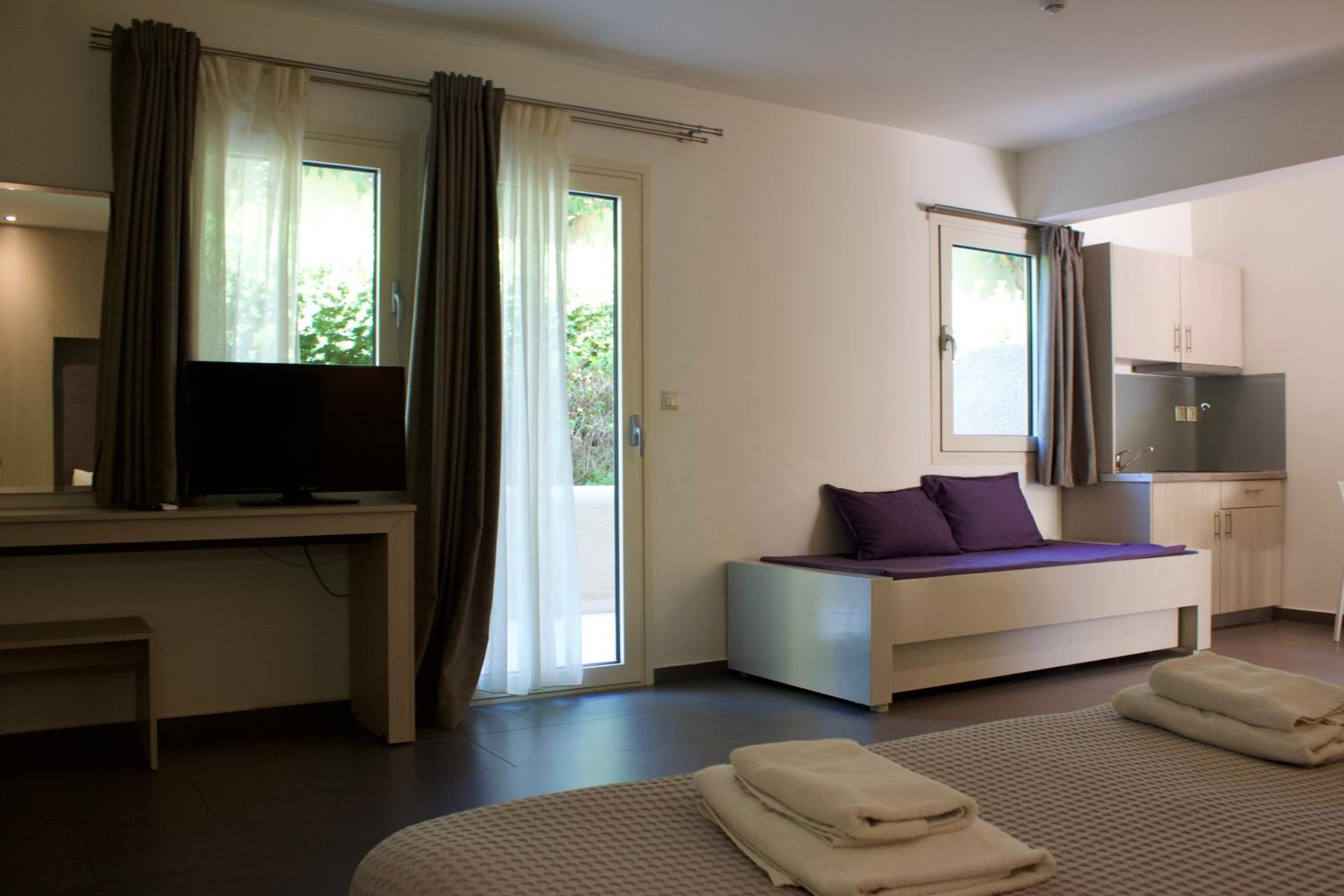 Makris Yialos Apartments