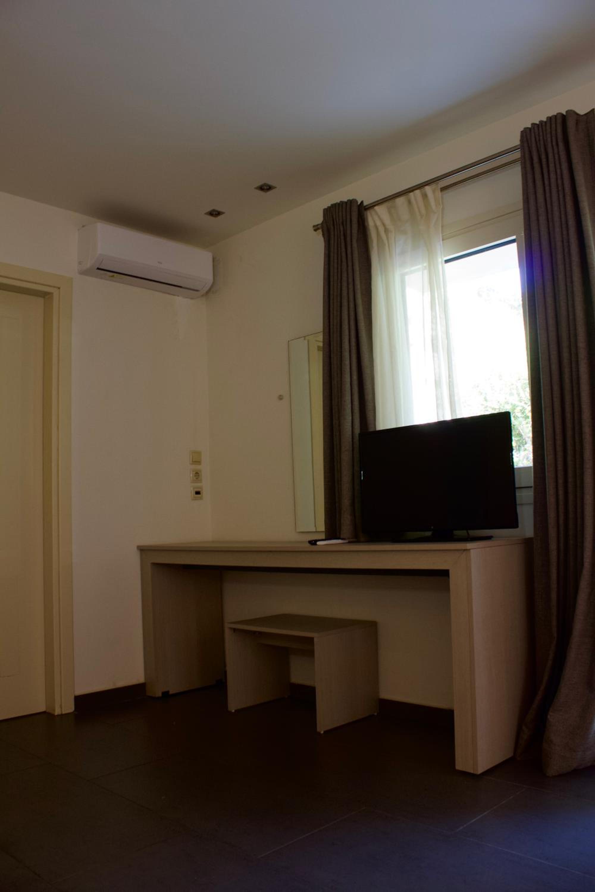 Makris Yialos Apartments