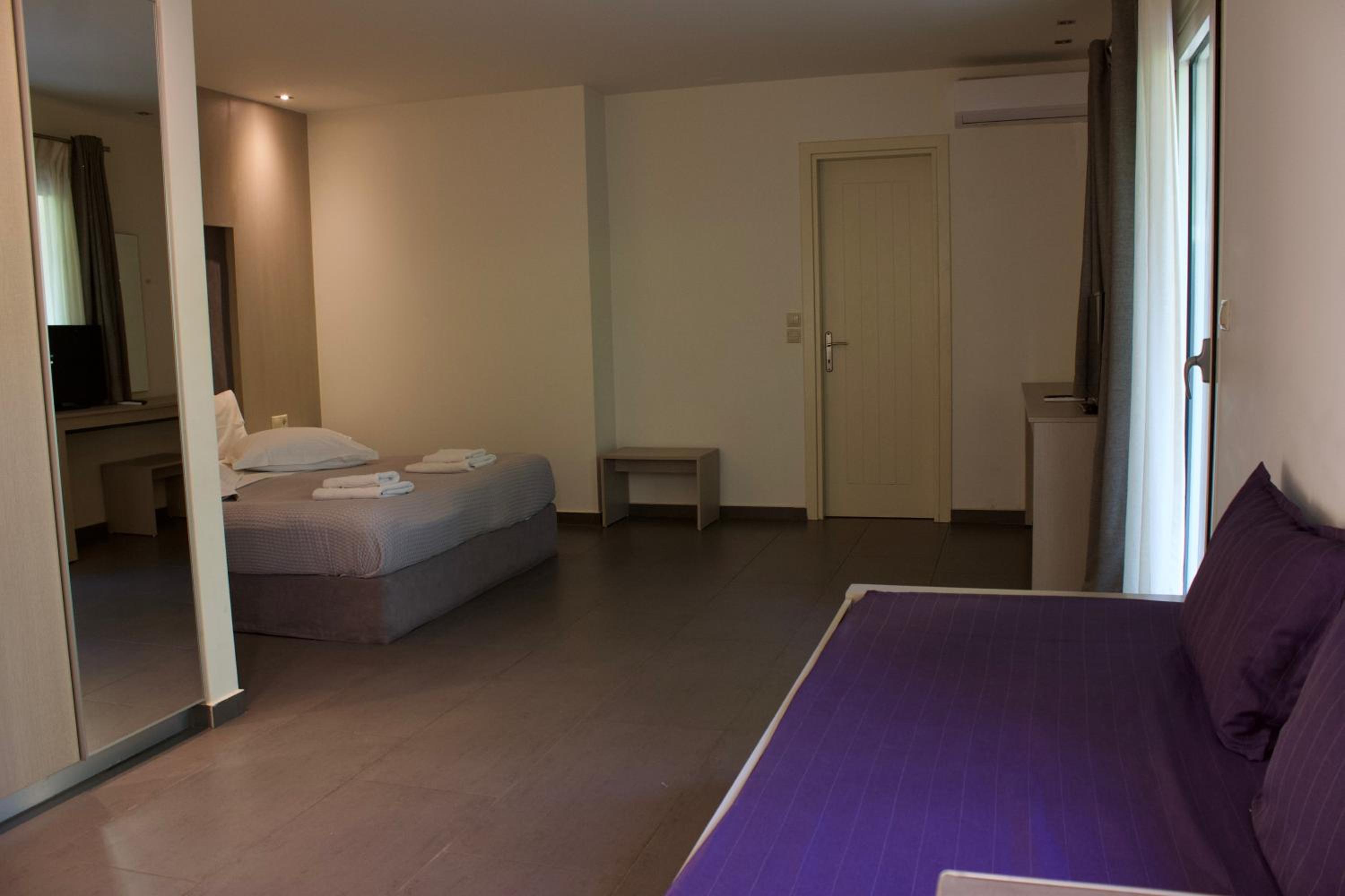 Makris Yialos Apartments