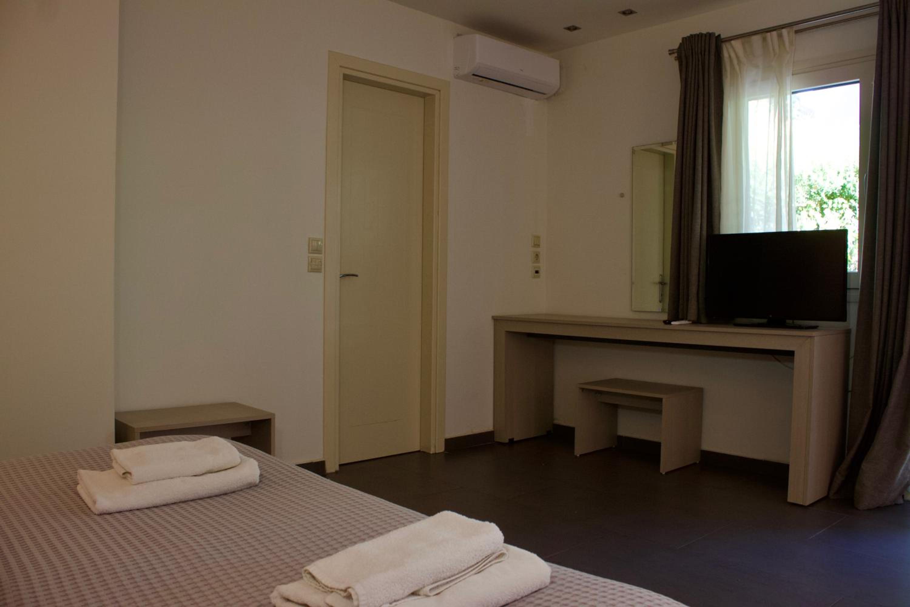 Makris Yialos Apartments
