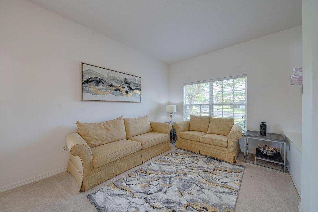 Newly Decorated 2O23 5 Bedroom Private Home
