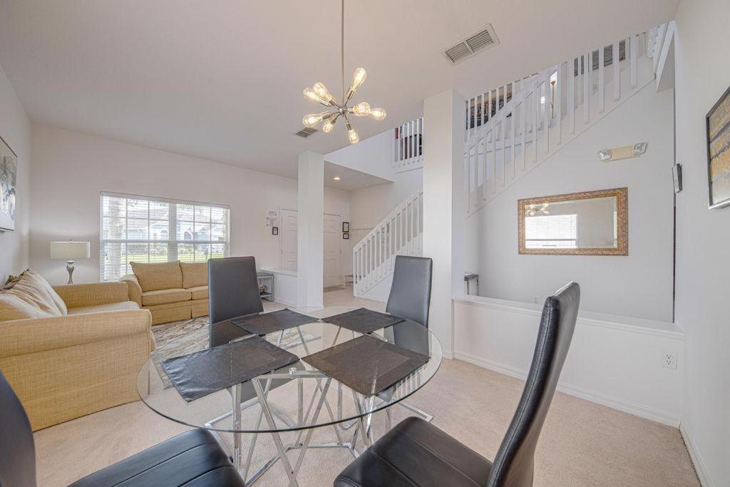 Newly Decorated 2O23 5 Bedroom Private Home