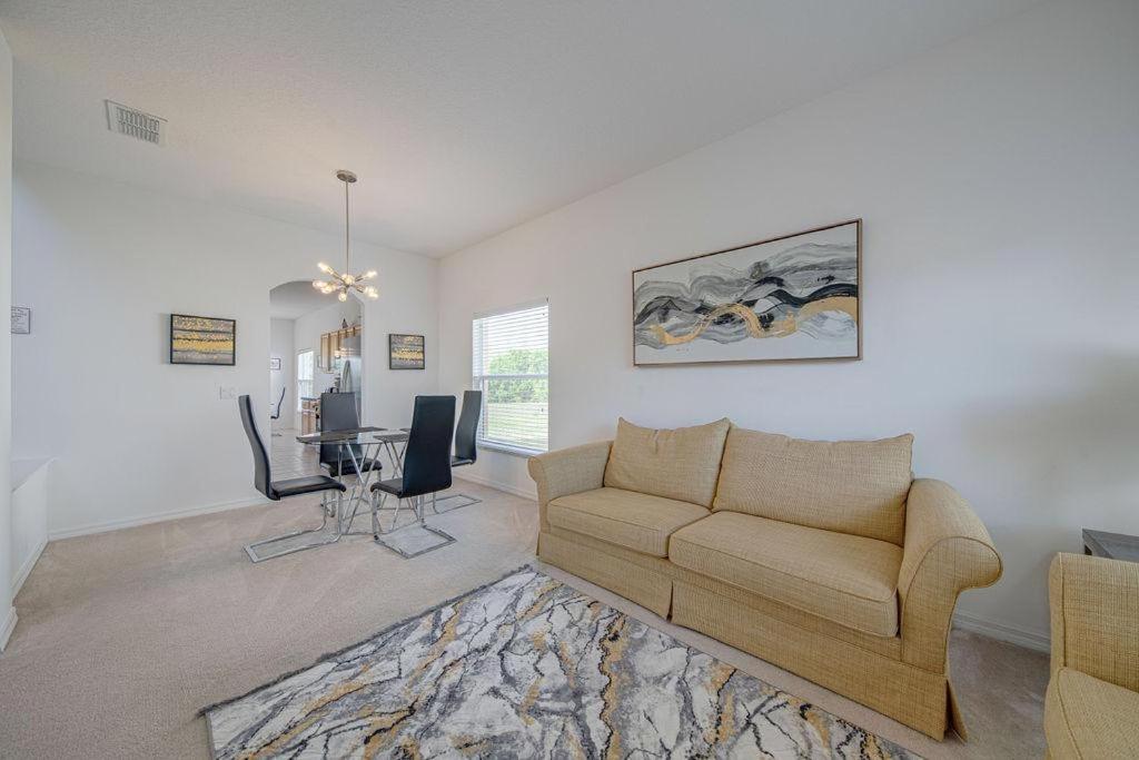 Newly Decorated 2O23 5 Bedroom Private Home