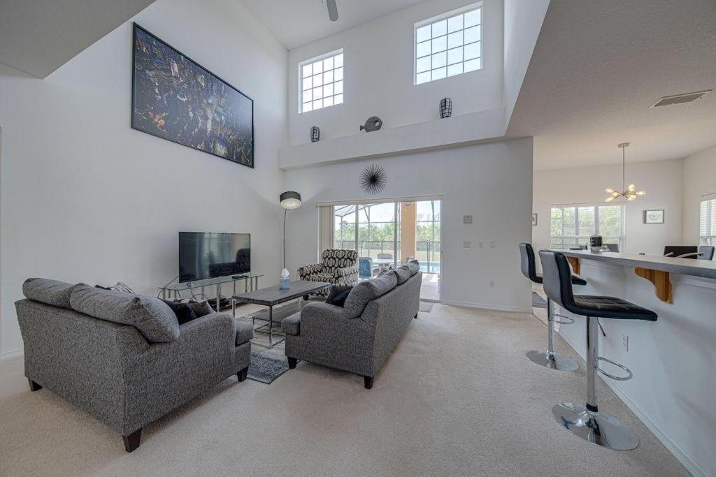 Newly Decorated 2O23 5 Bedroom Private Home