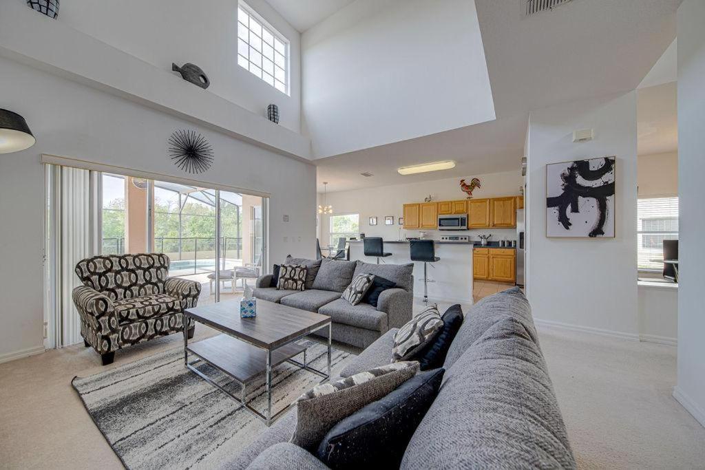 Newly Decorated 2O23 5 Bedroom Private Home