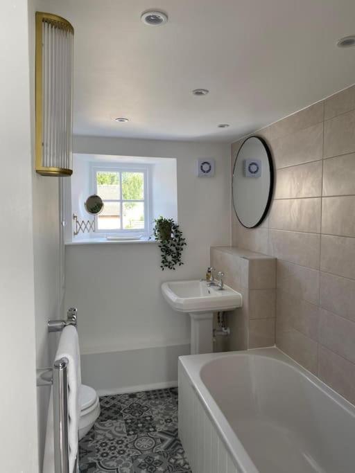 Cosy Cotswold Cottage