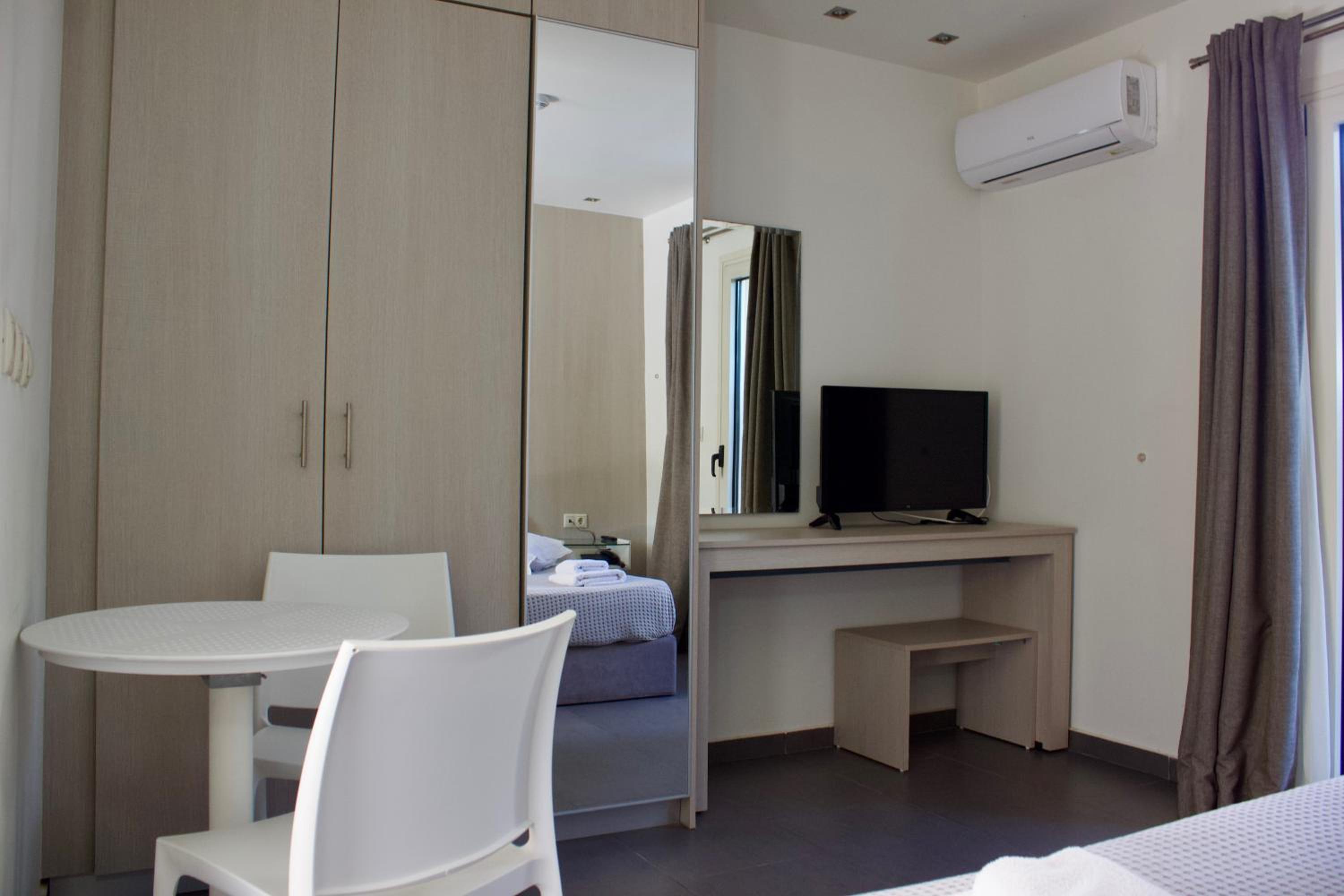 Makris Yialos Apartments