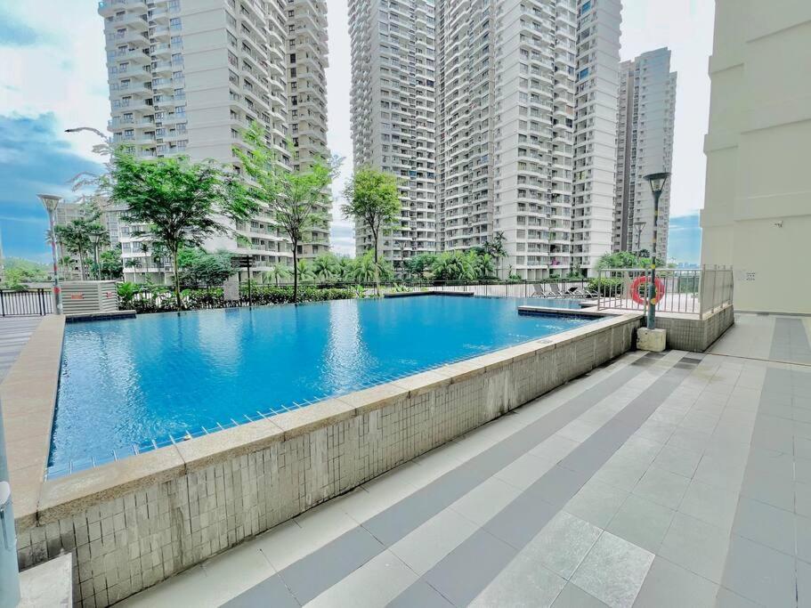 Country Garden Danga Bay Lovell by R9 HomeStay