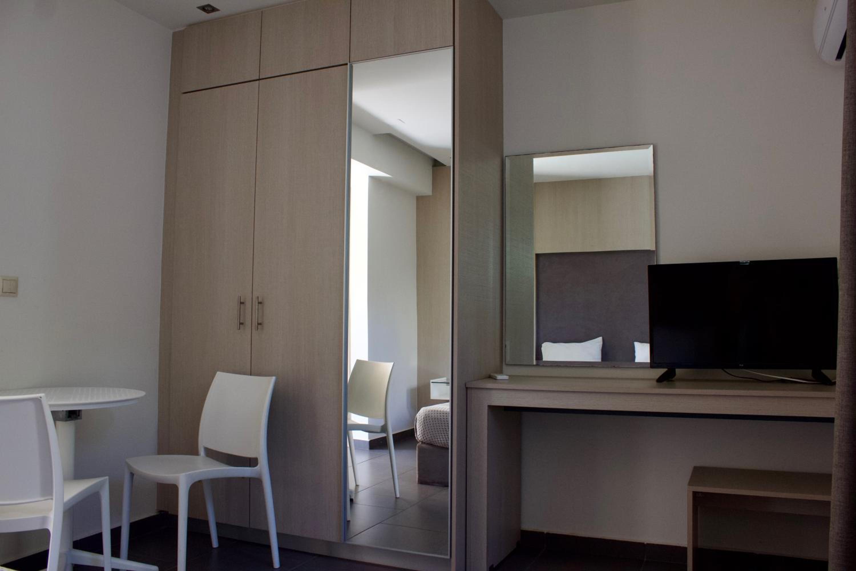Makris Yialos Apartments