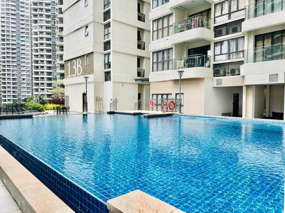 Country Garden Danga Bay Lovell by R9 HomeStay