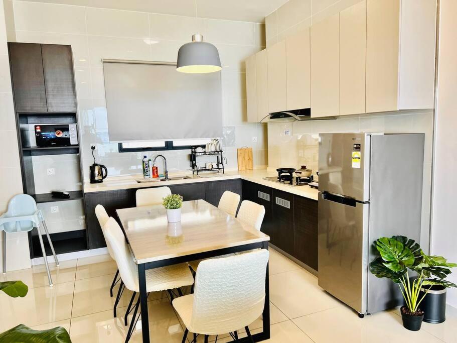 Country Garden Danga Bay Lovell by R9 HomeStay