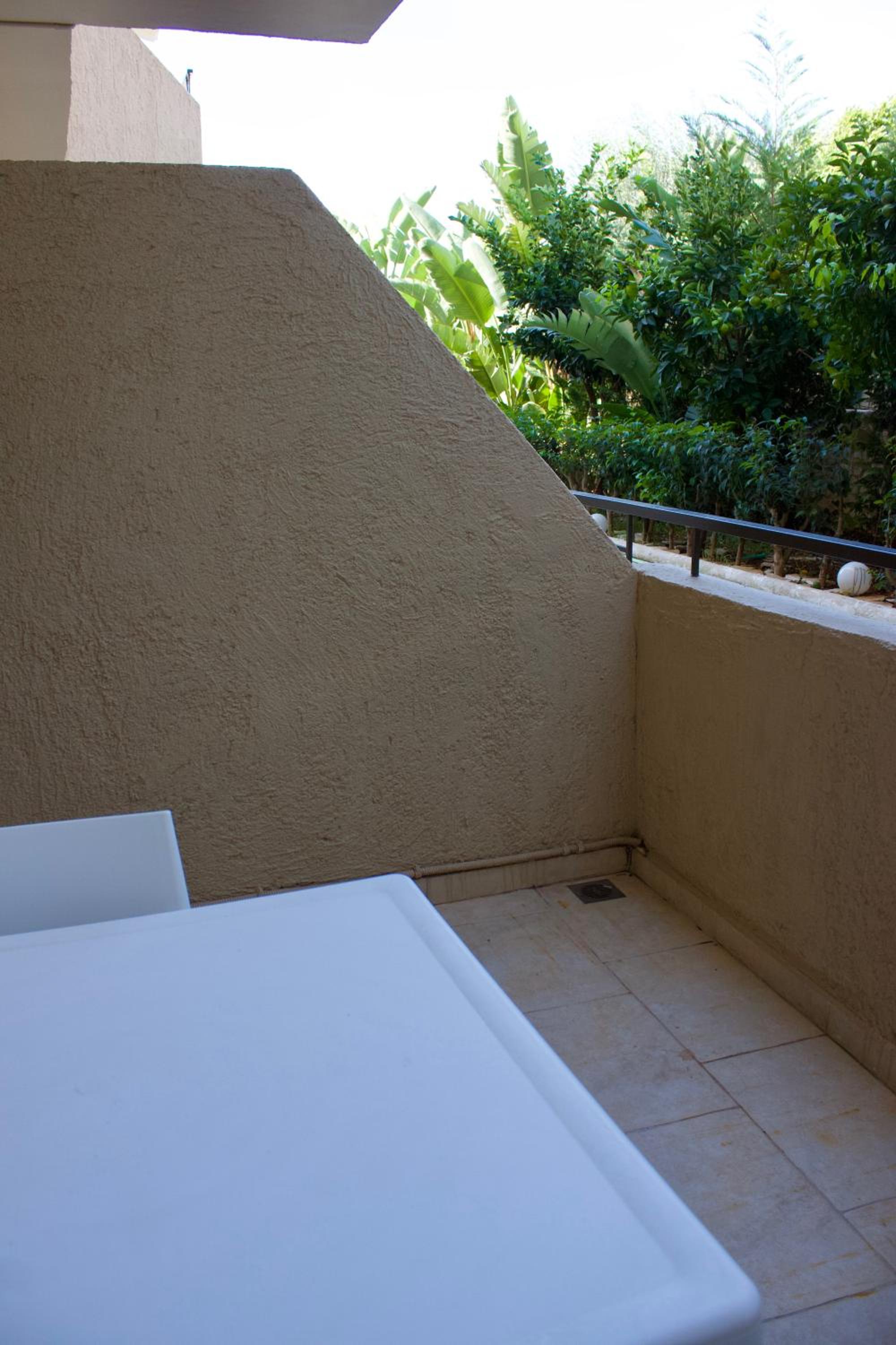 Makris Yialos Apartments