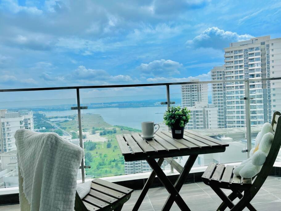 Country Garden Danga Bay Lovell by R9 HomeStay