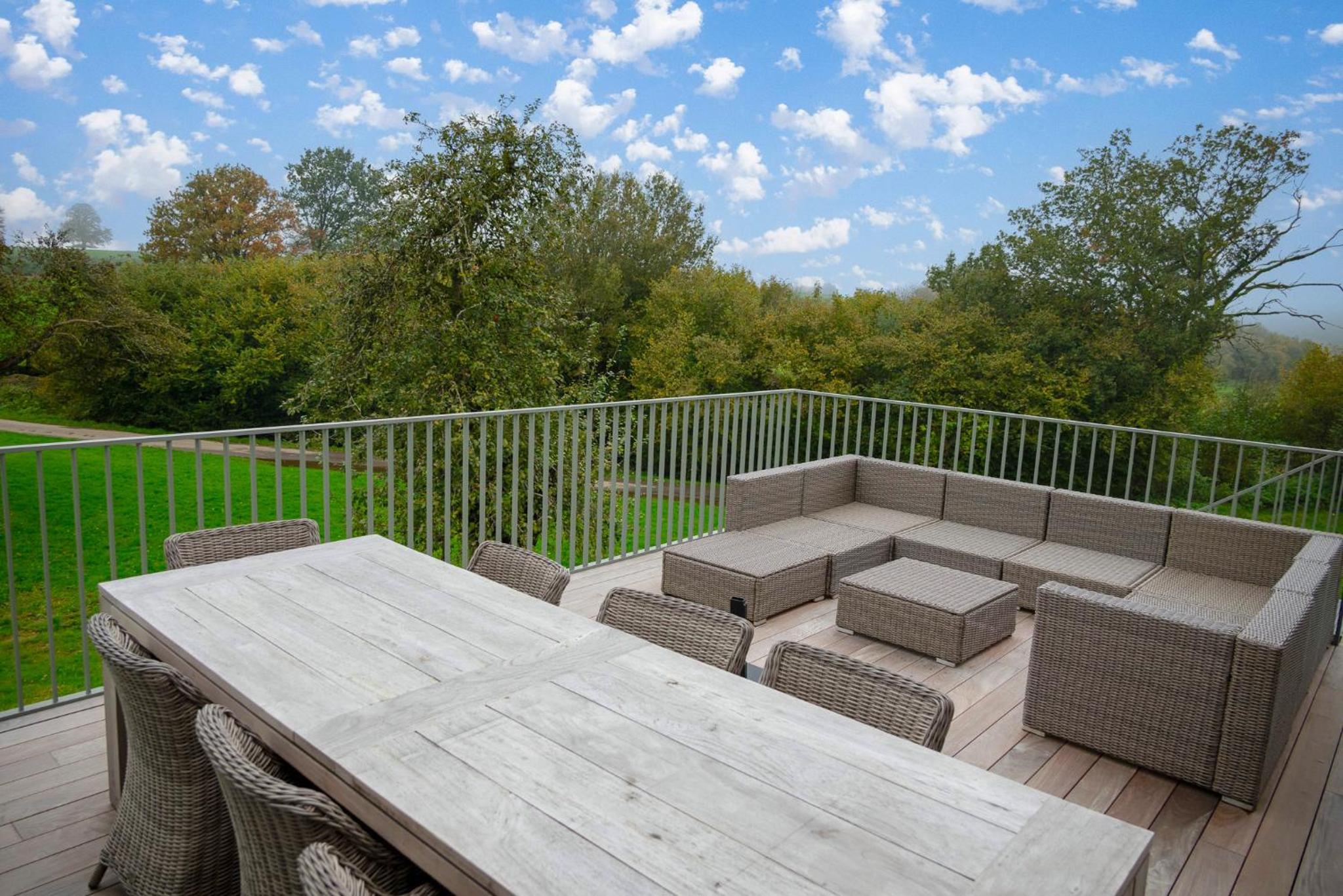 Maison MadArt surround yourself in nature