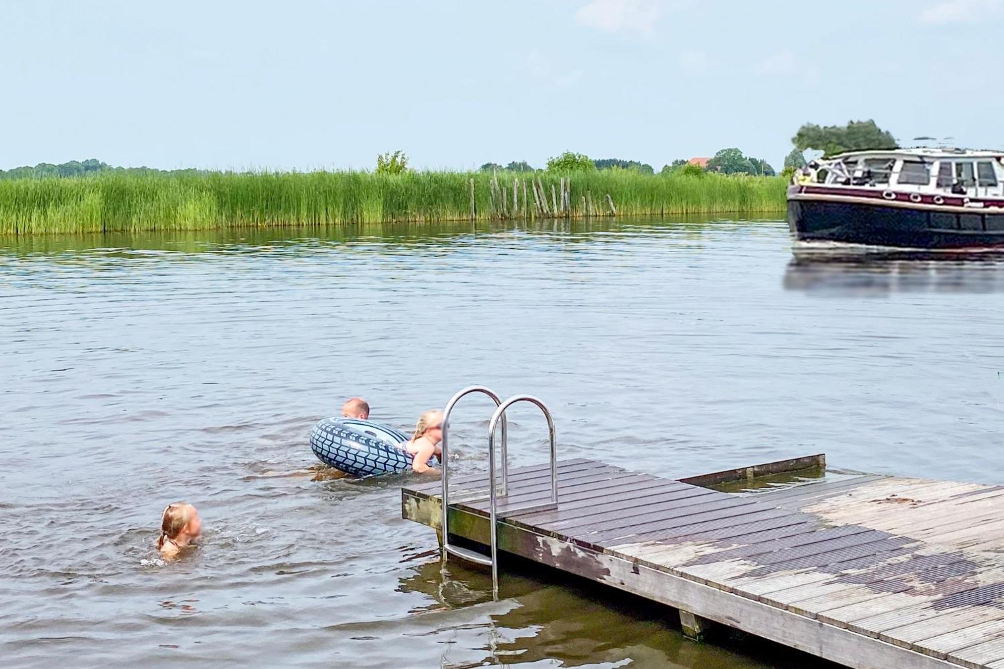 Glamping Safarilodge 'Grutte Fiif' met airco, extra keuken op veranda en privé achtertuin view 3