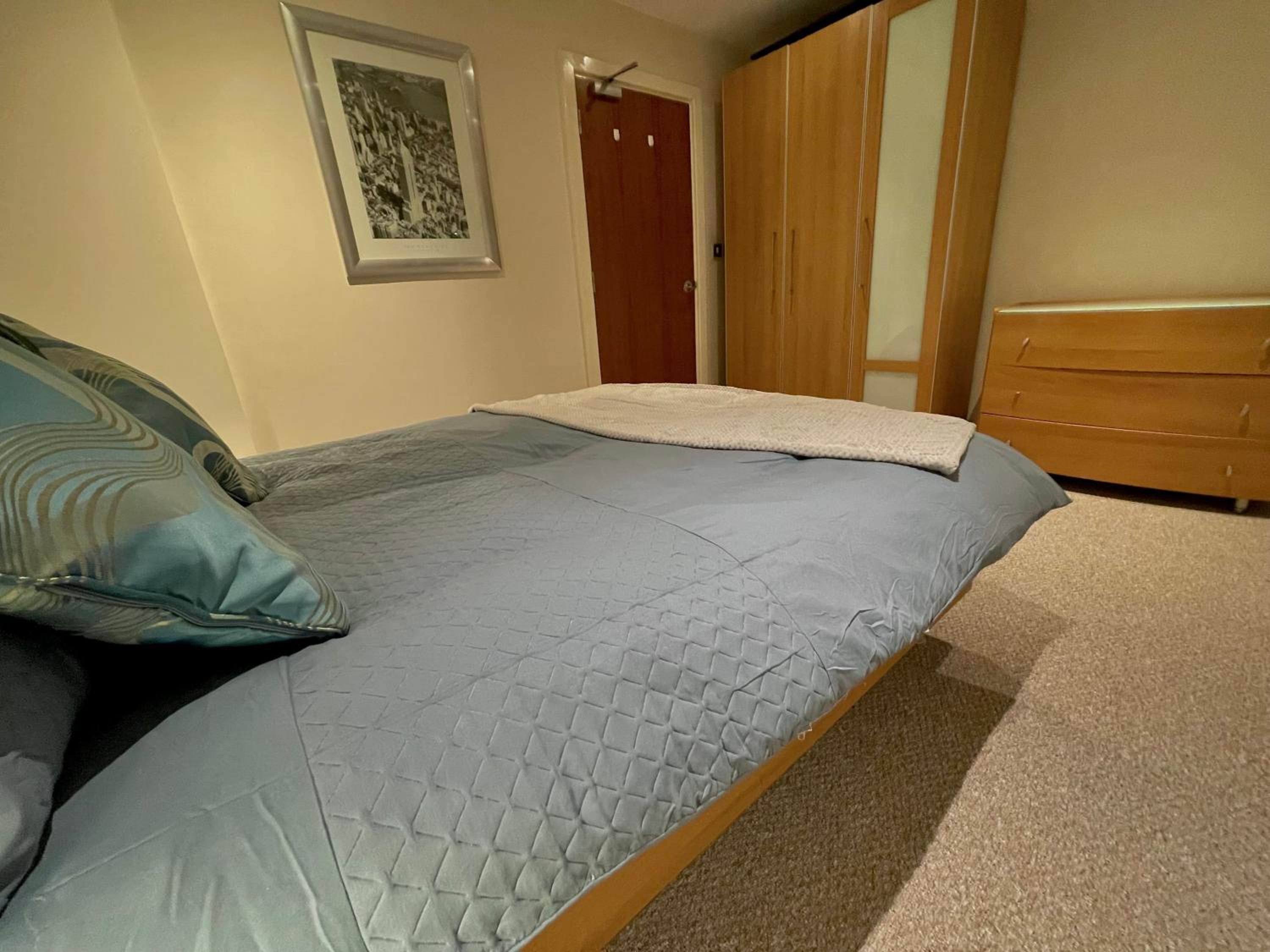 City Center Charm - Modern 3 Bedroom in Birmingham view 2