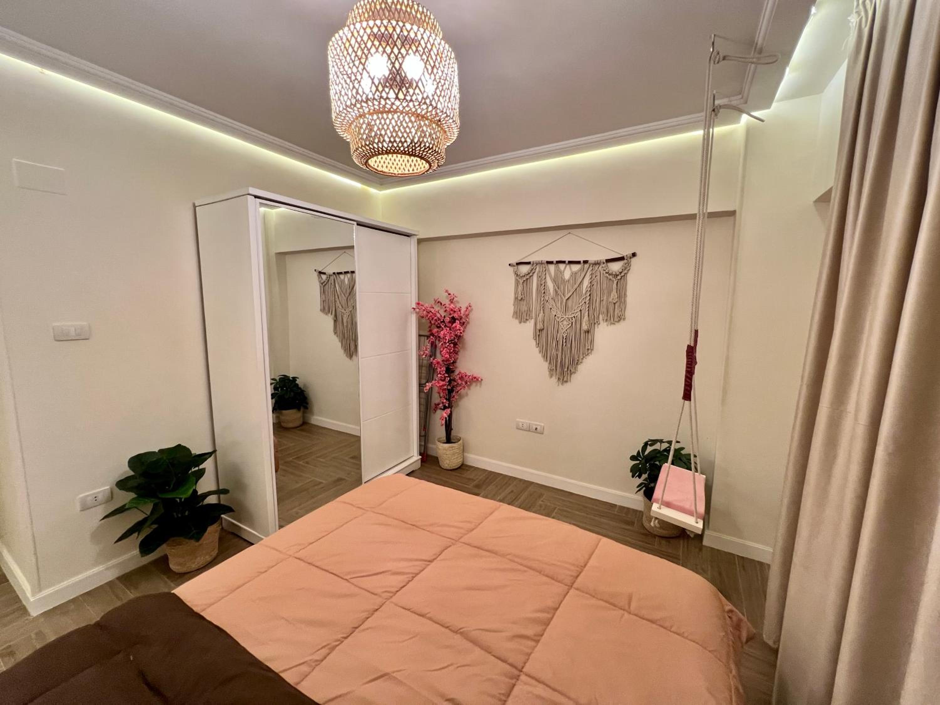 Boho 2BR Apartment with Garden View