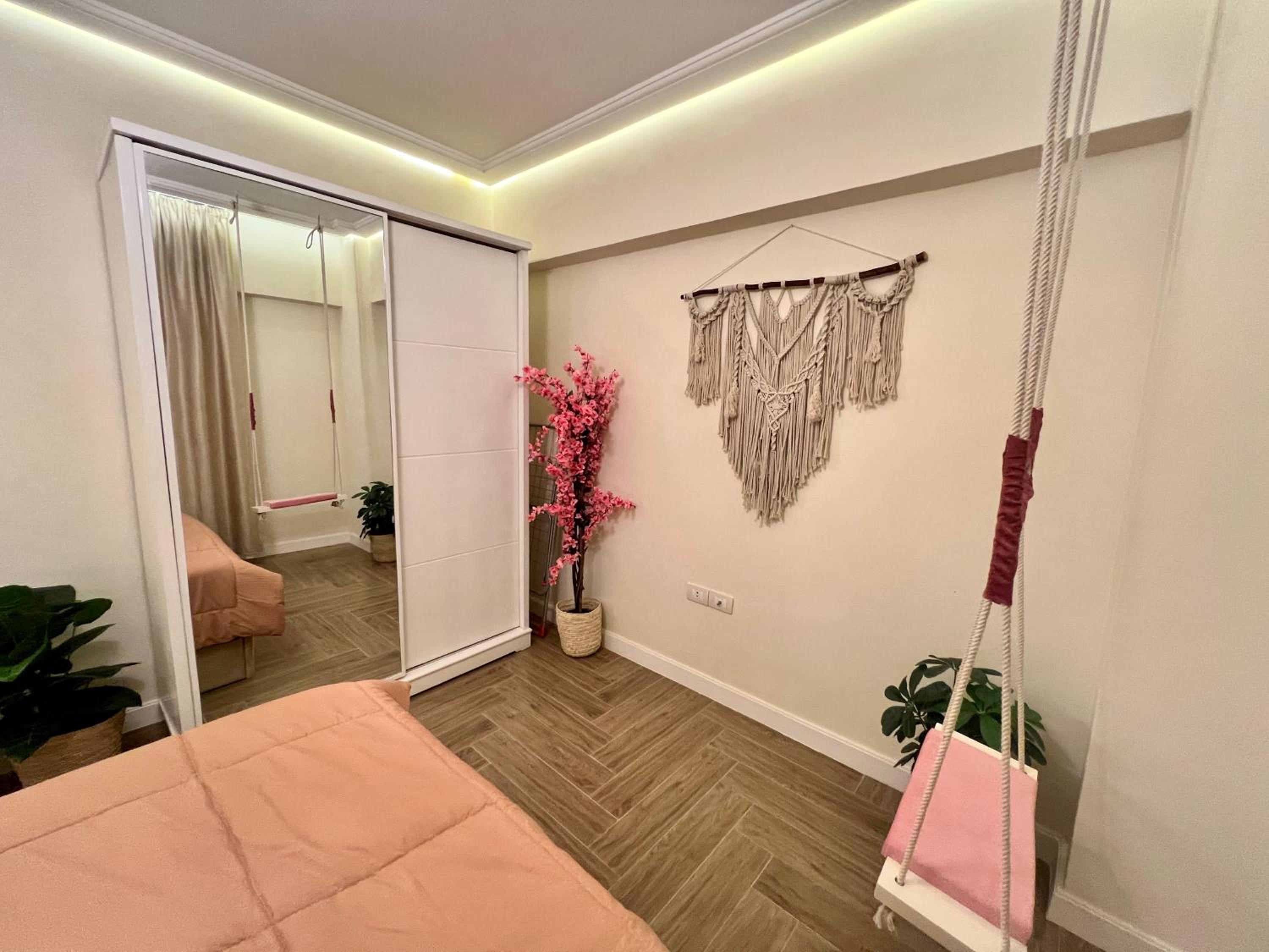 Boho 2BR Apartment with Garden View