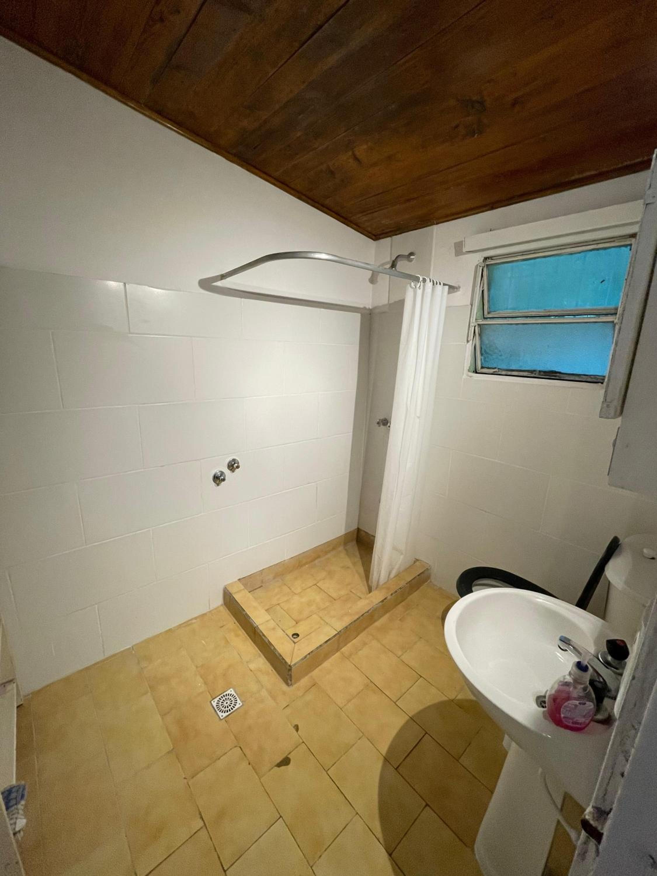 Cabaña en el bosque con quincho