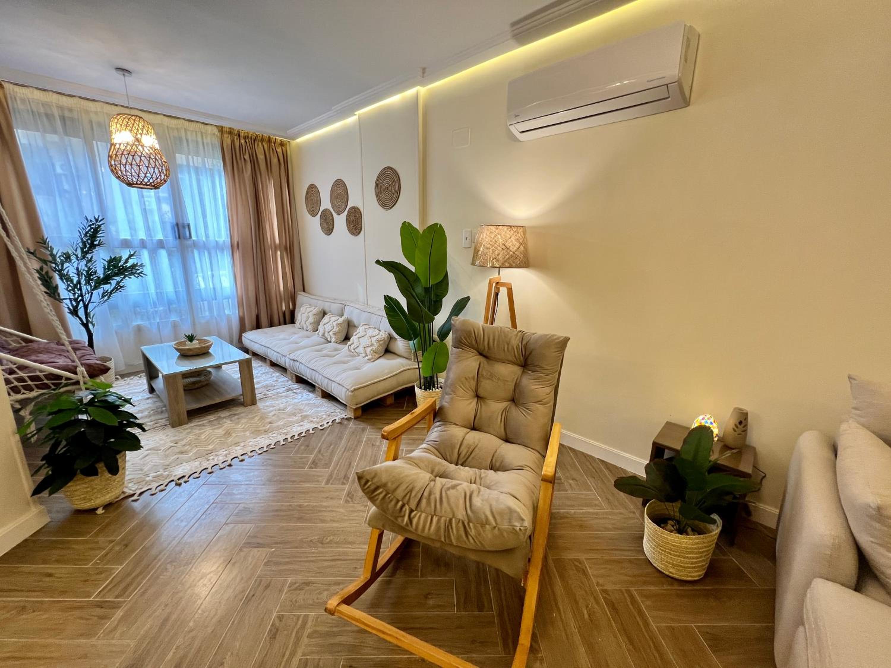 Boho 2BR Apartment with Garden View