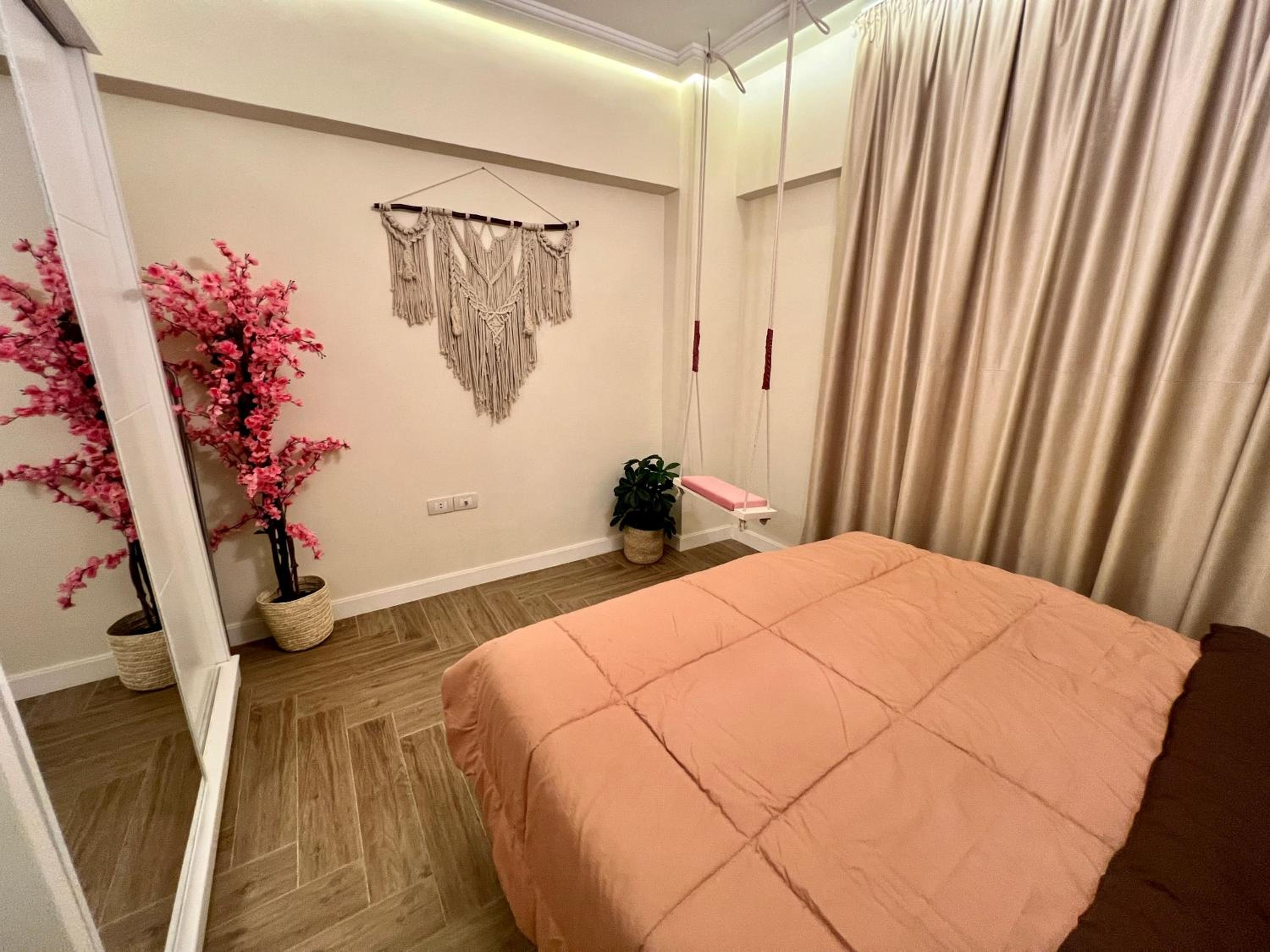 Boho 2BR Apartment with Garden View