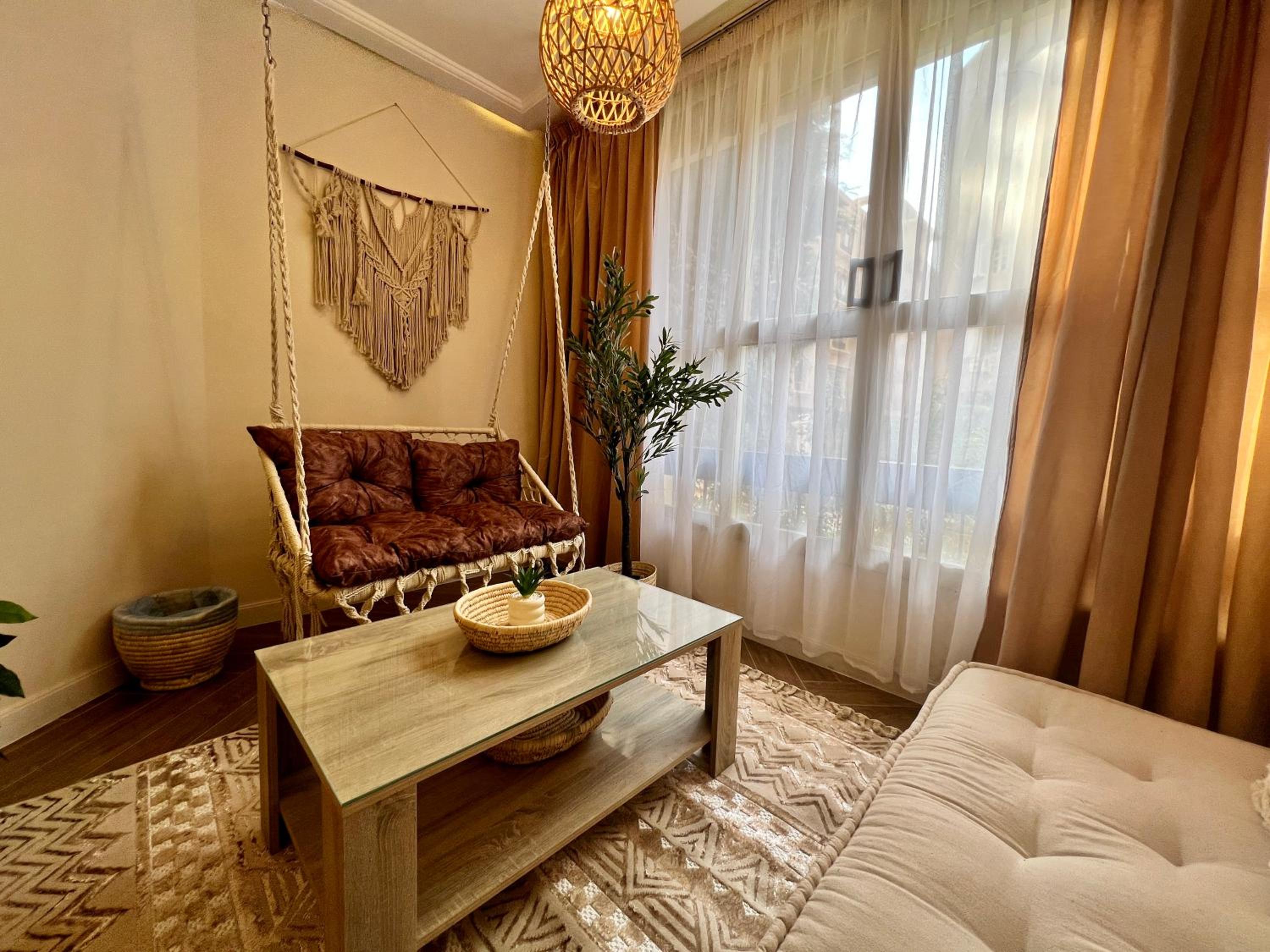 Boho 2BR Apartment with Garden View