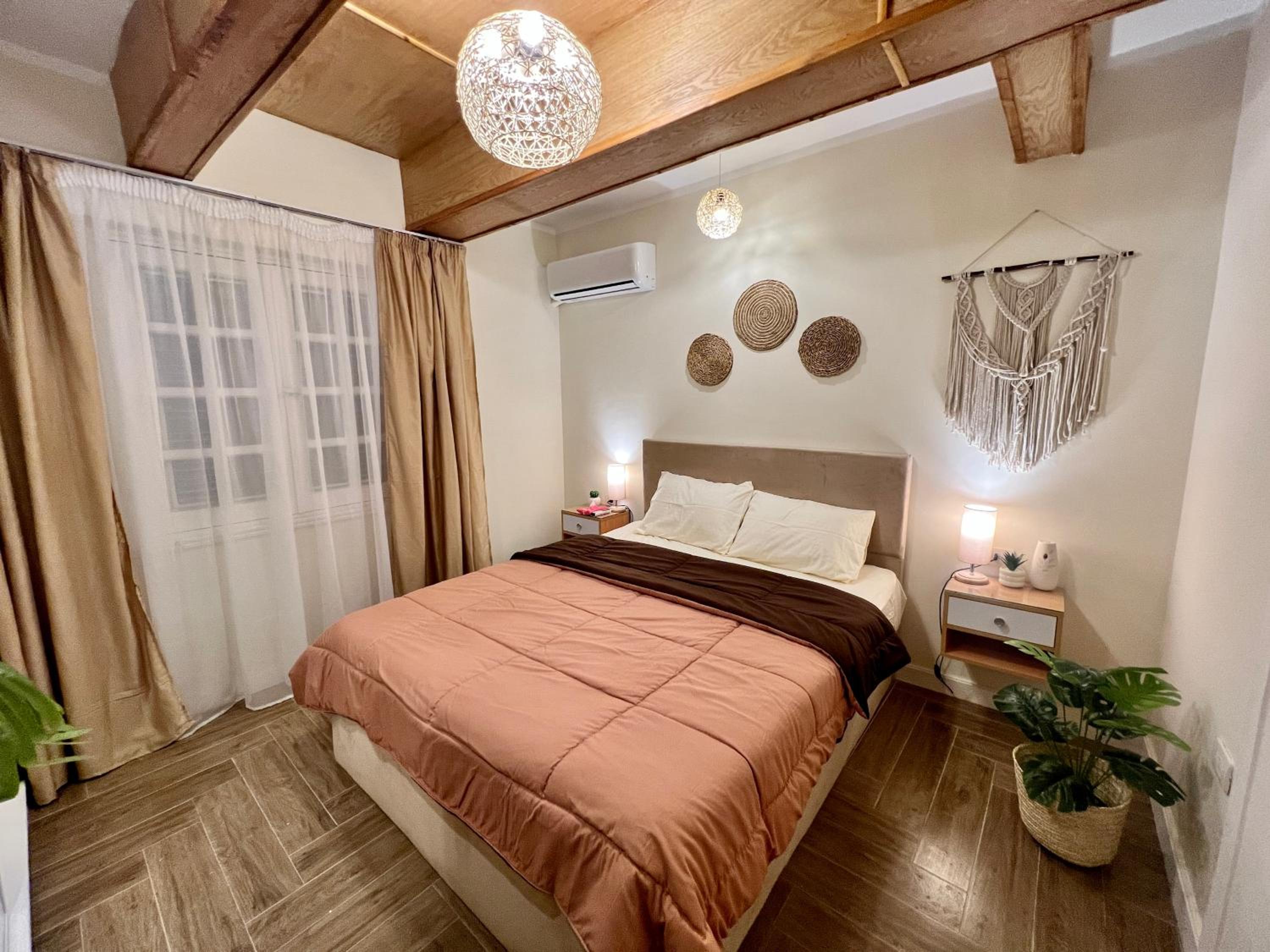 Boho 2BR Apartment with Garden View