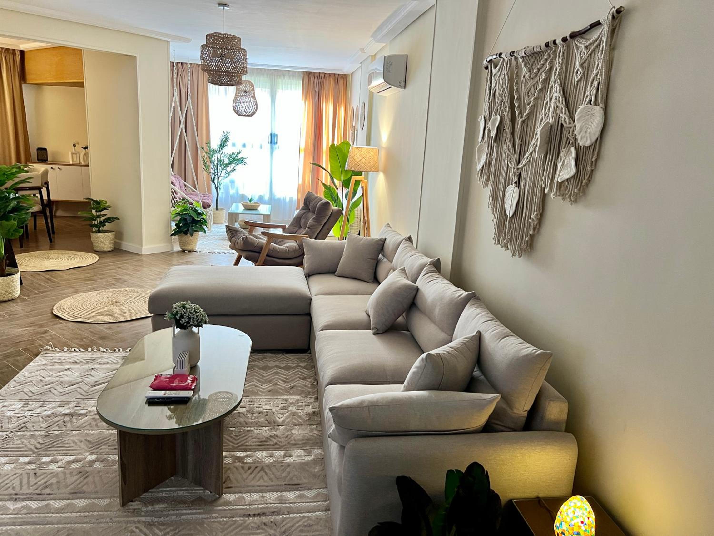 Boho 2BR Apartment with Garden View