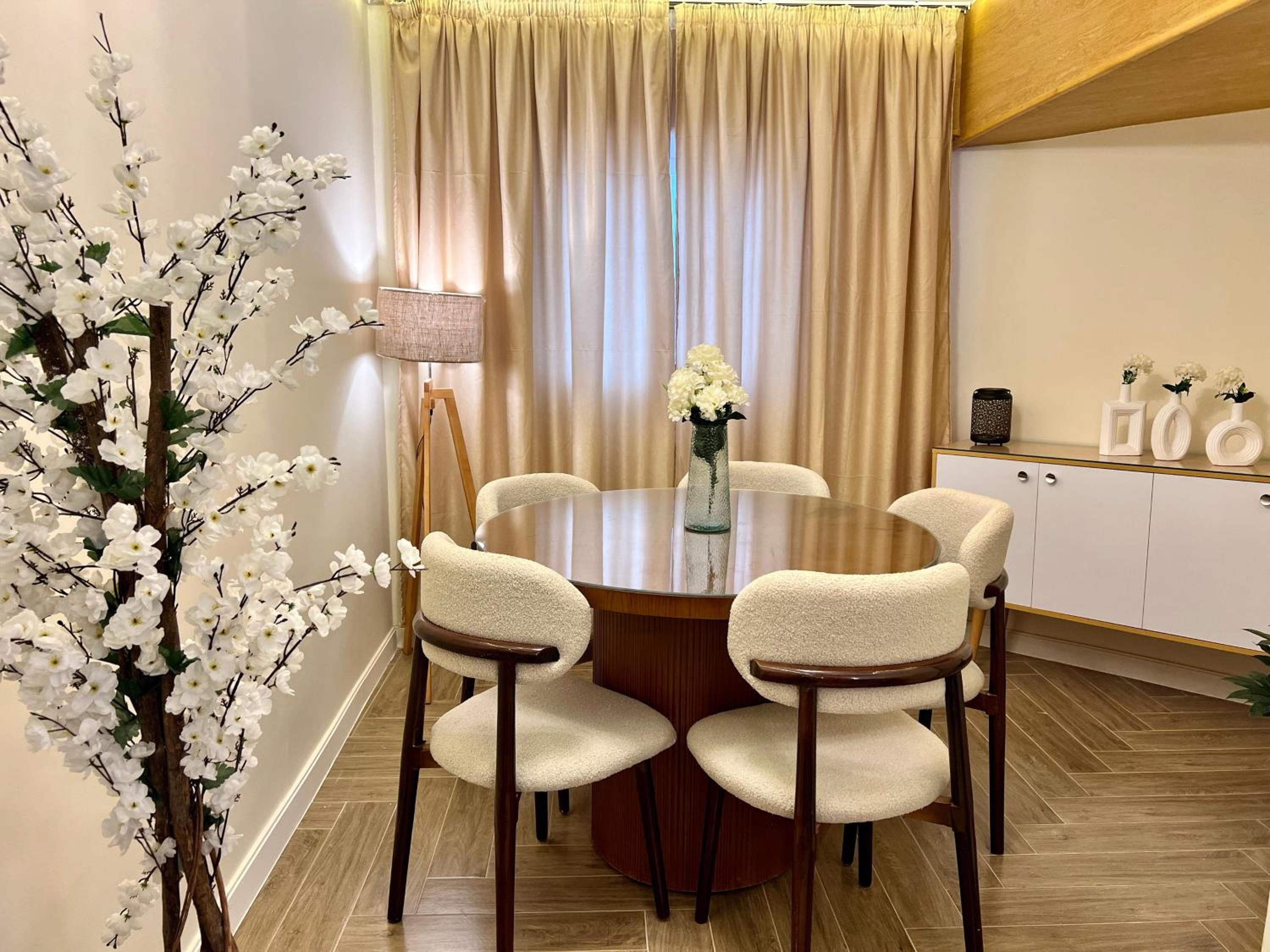 Boho 2BR Apartment with Garden View
