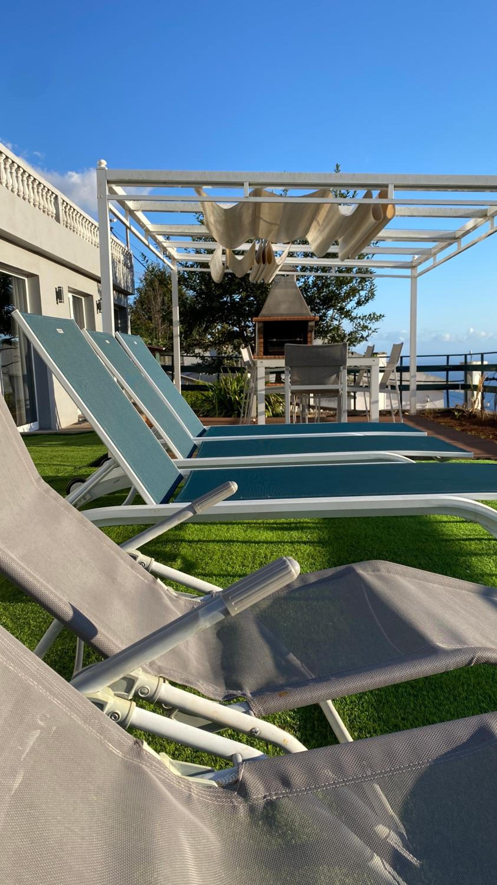 Studio Geek Villa - Open Space - 5m from 5 top attractions - Pool all year round, Dining Pergola, Barbecue - Funchal Matrix Holiday Home view 2