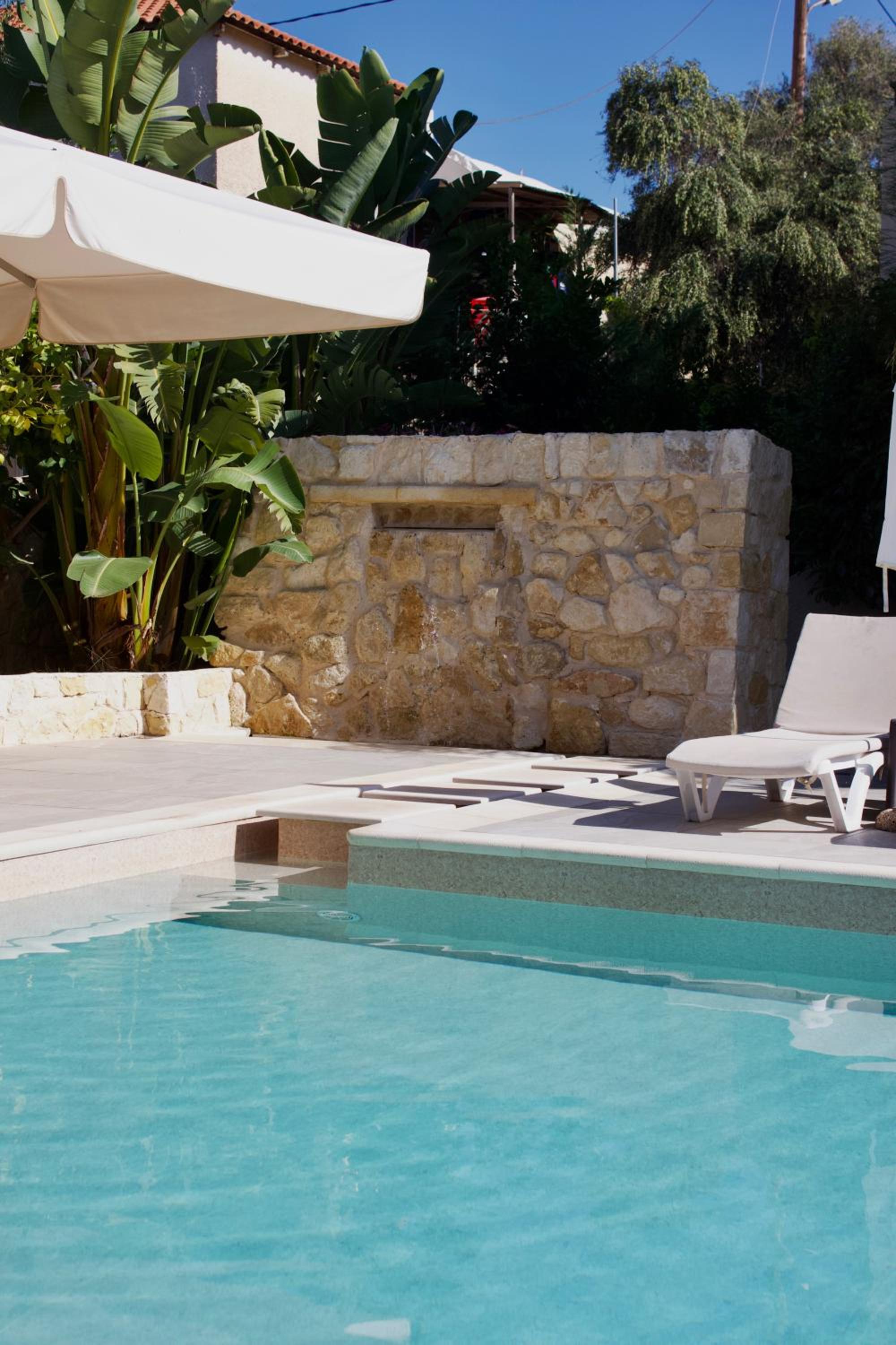 Makris Yialos Apartments