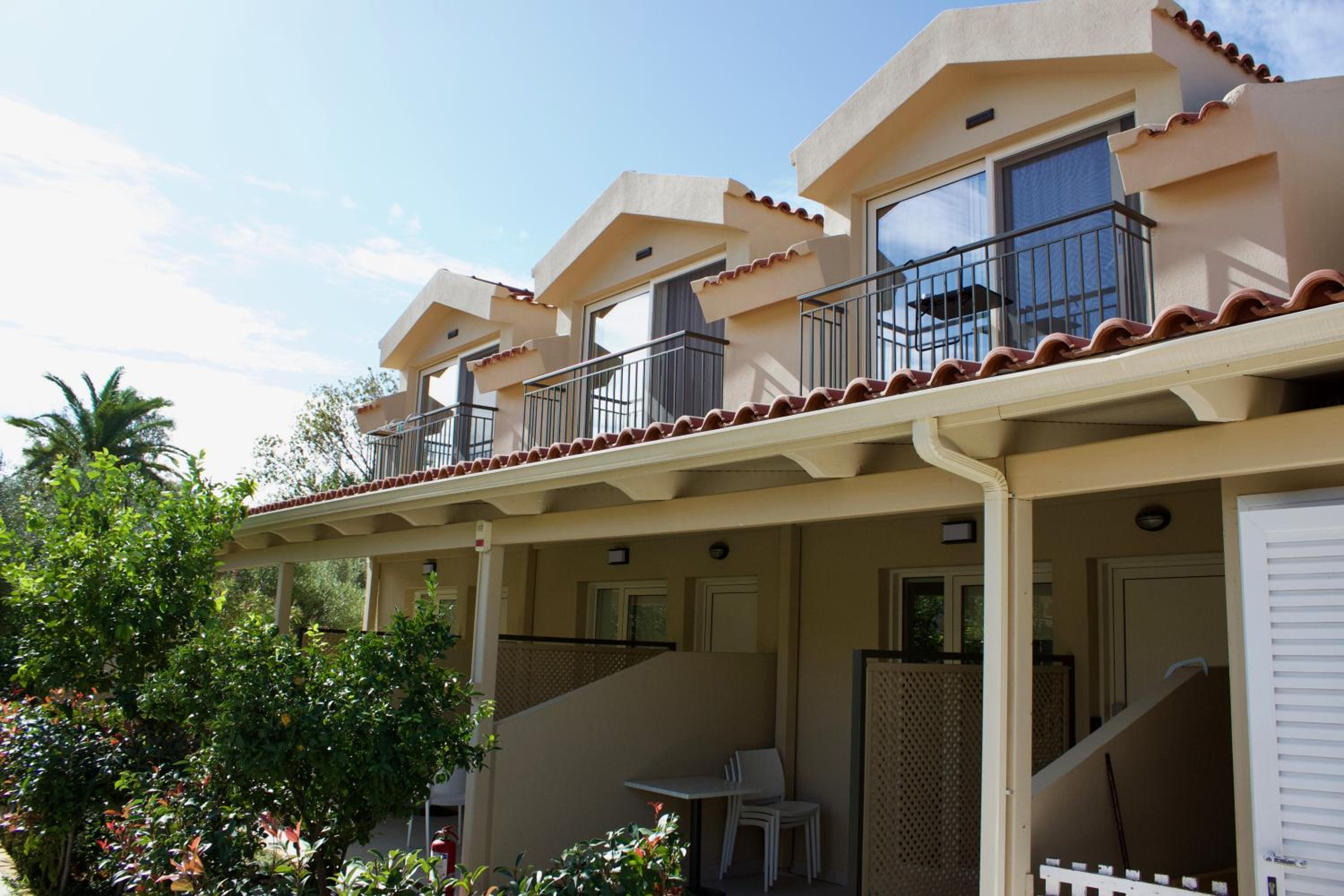 Makris Yialos Apartments