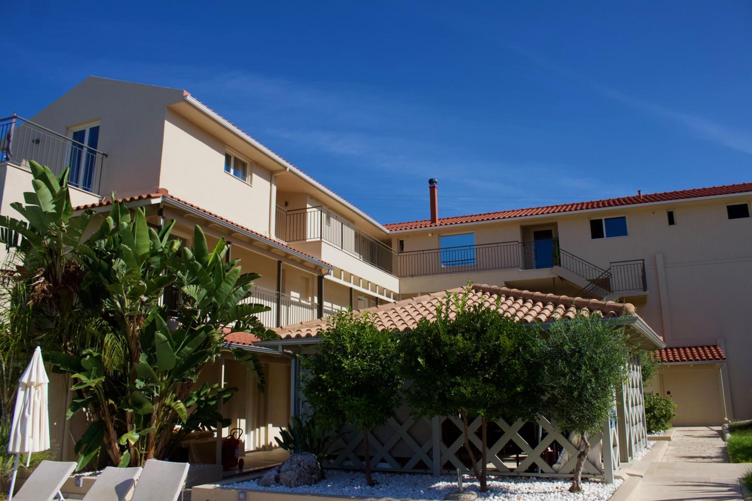Makris Yialos Apartments