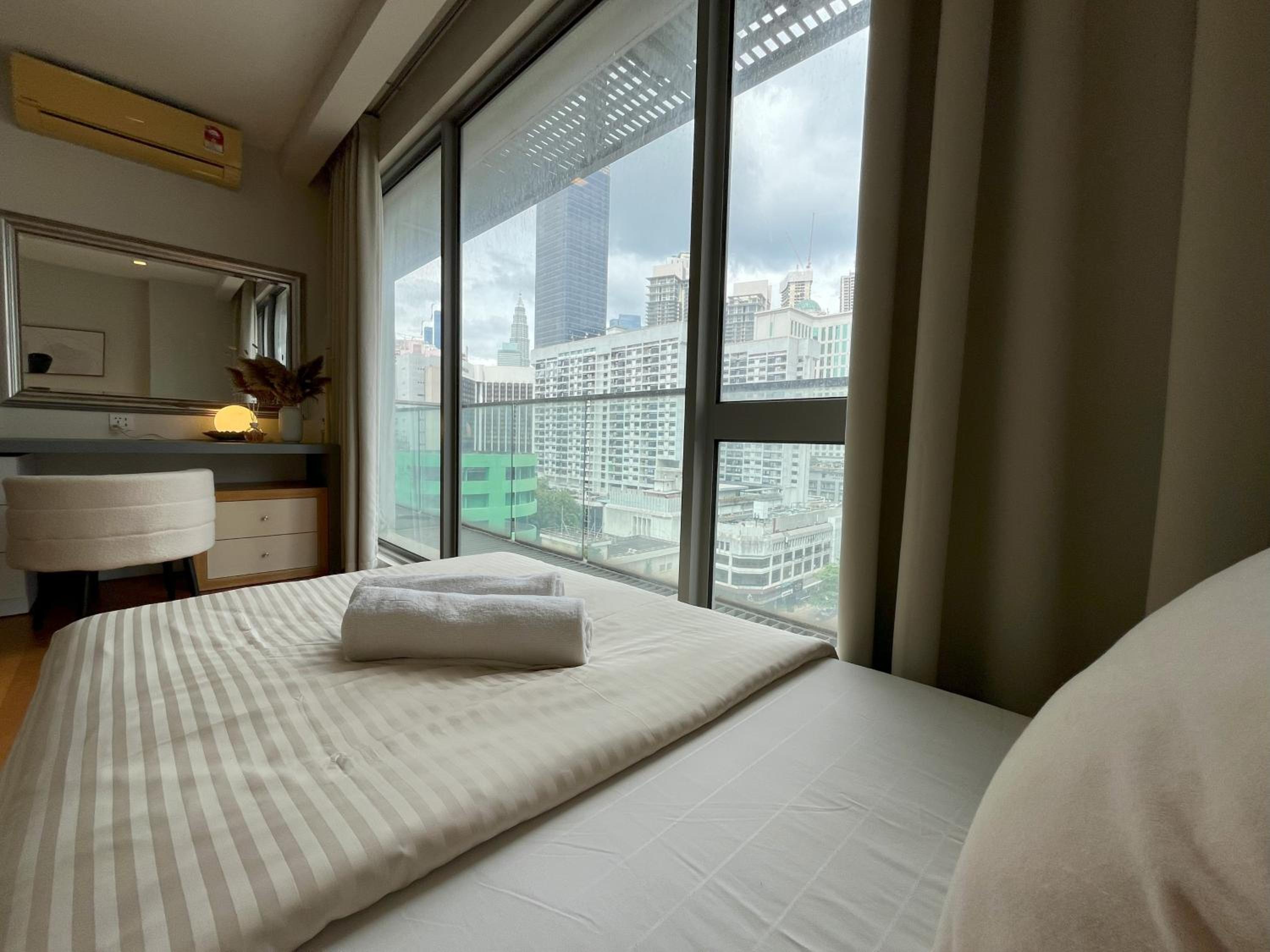 Bukit Bintang Scandi Muji Style 3min to Pavilion TRX 6pax