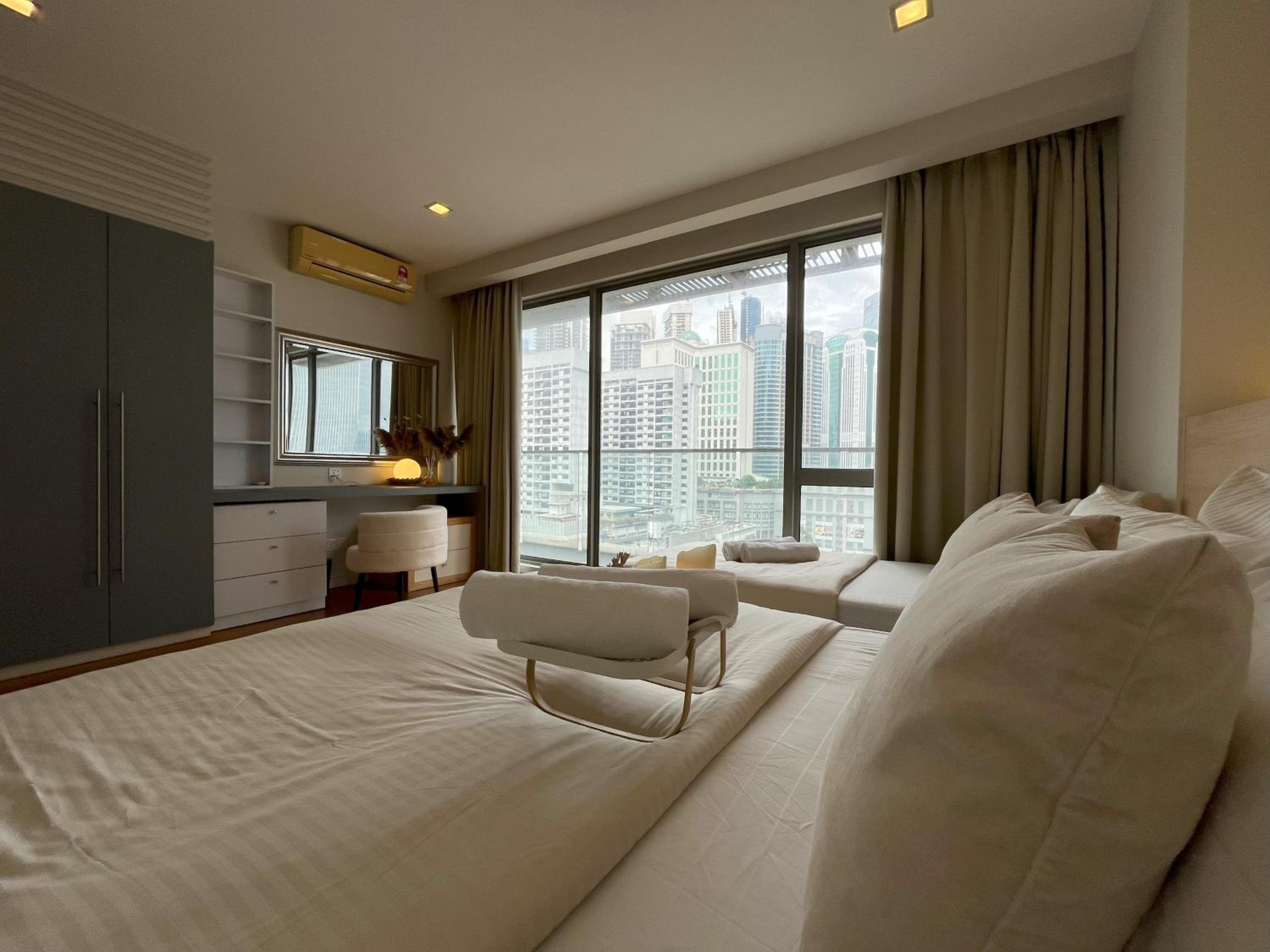 Bukit Bintang Scandi Muji Style 3min to Pavilion TRX 6pax