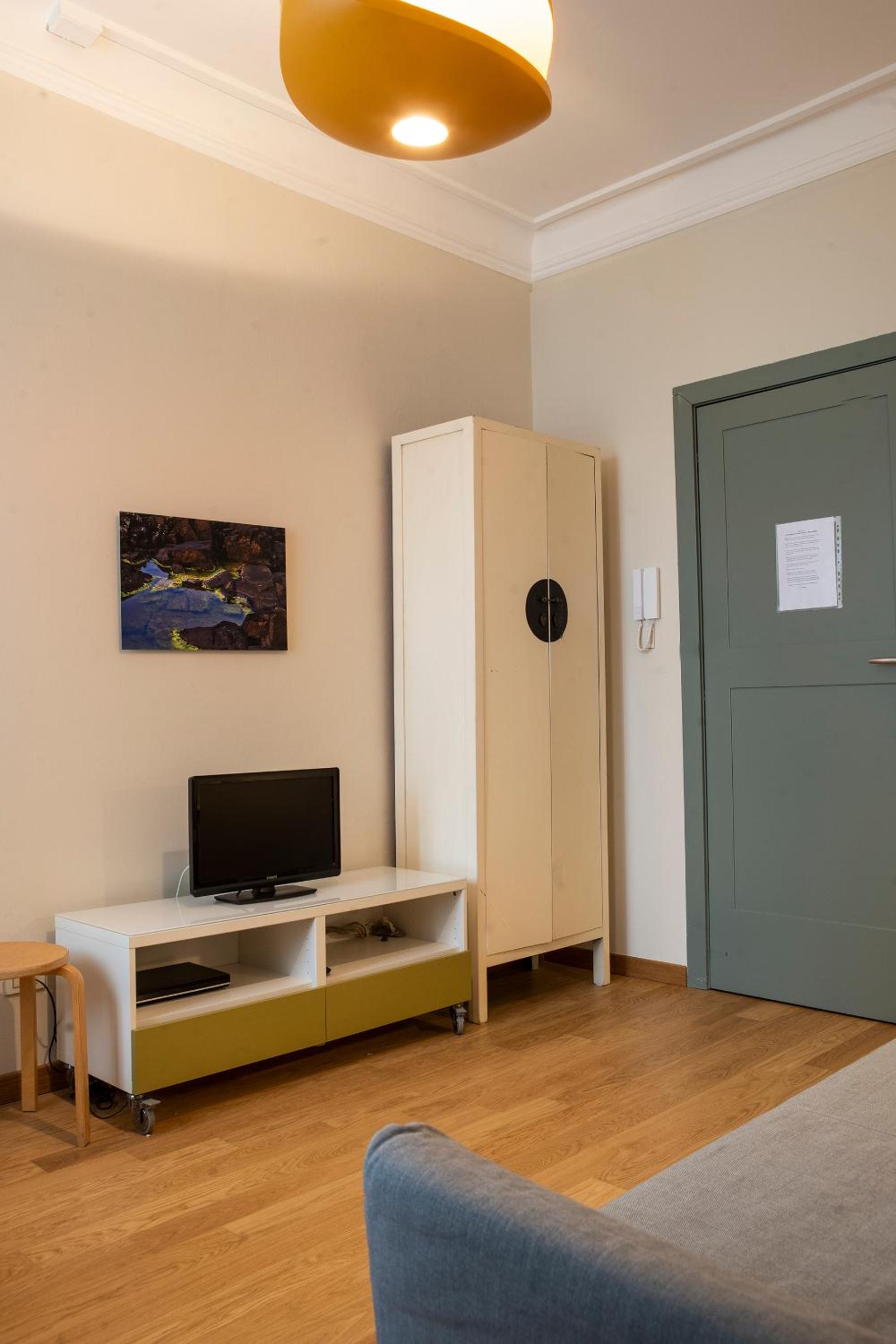 Comfy and Quiet, Great Location