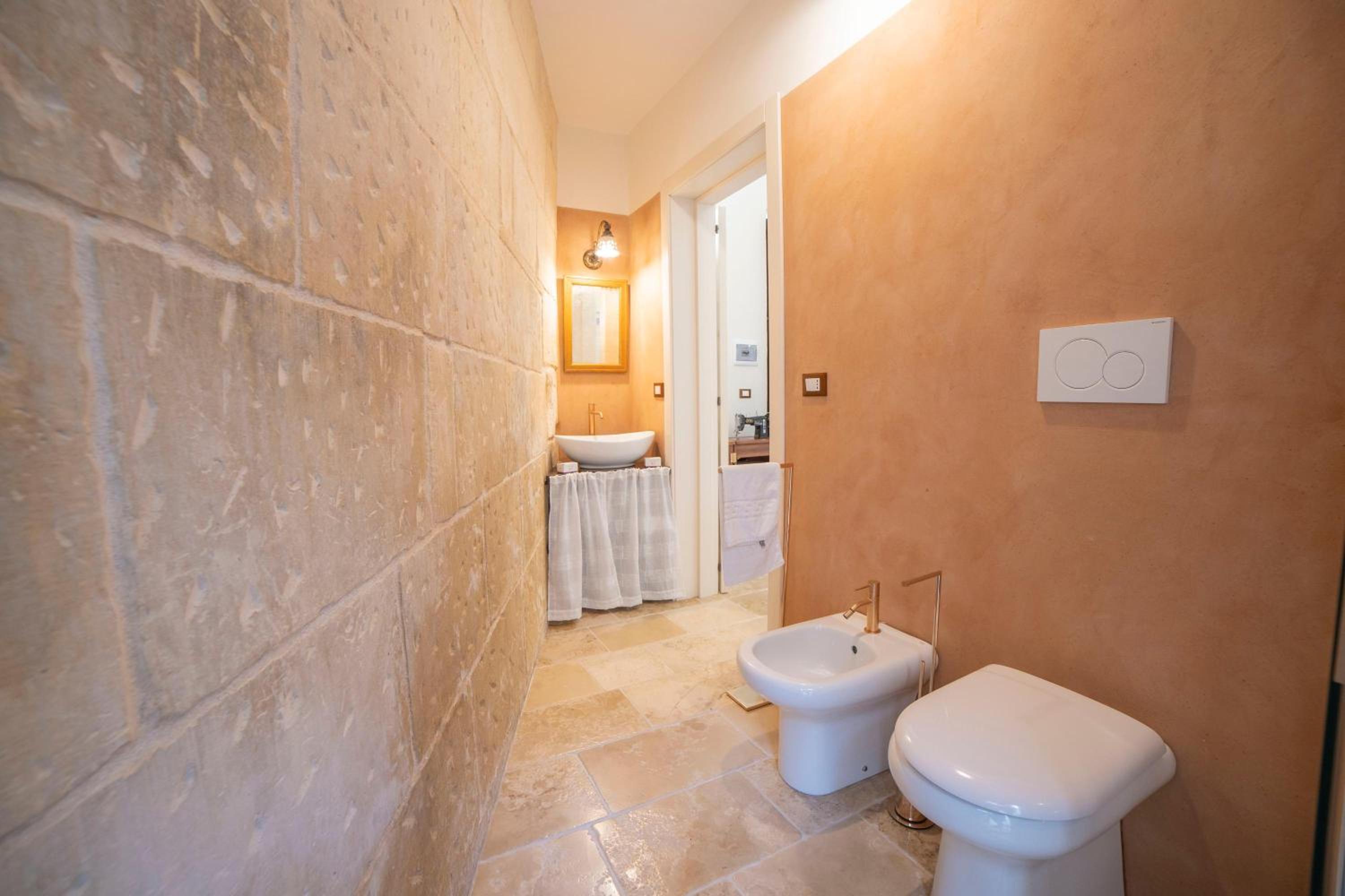 San Giorgio en Martano — bathroom