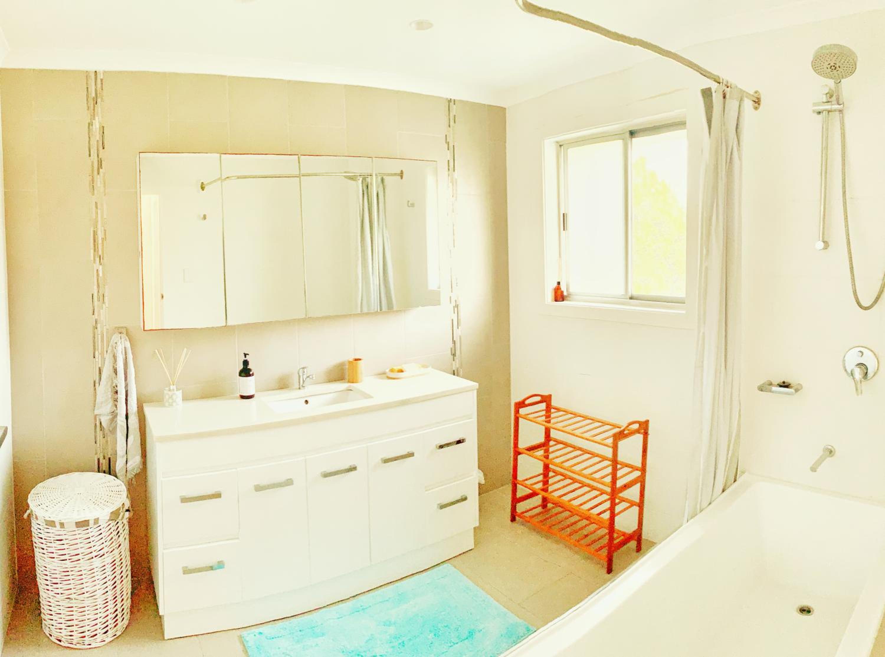 Bruns Beach Garden Apartment - Central, Comfortable & Close to the beach