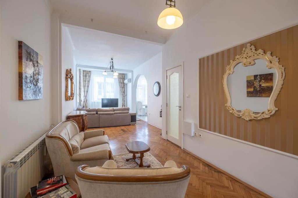 Aristocratic Elegant 2 BDRM spacious home TOP CENTER