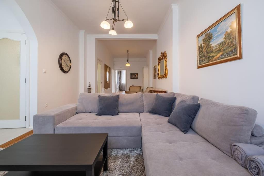 Aristocratic Elegant 2 BDRM spacious home TOP CENTER