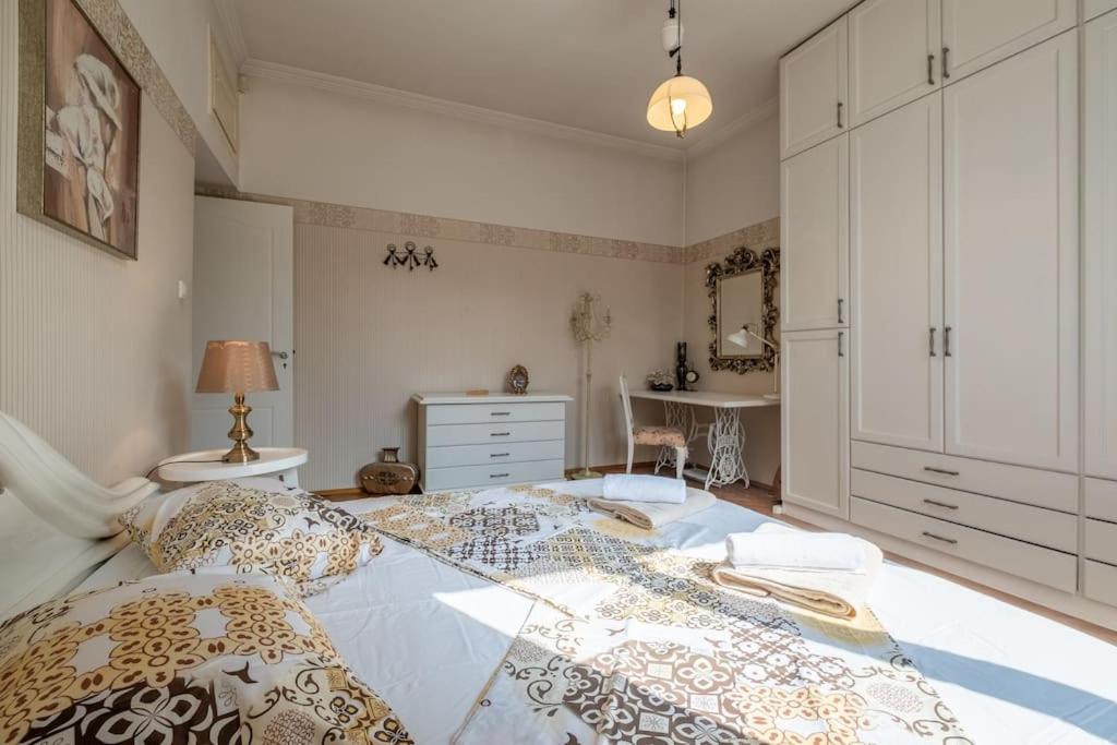 Aristocratic Elegant 2 BDRM spacious home TOP CENTER