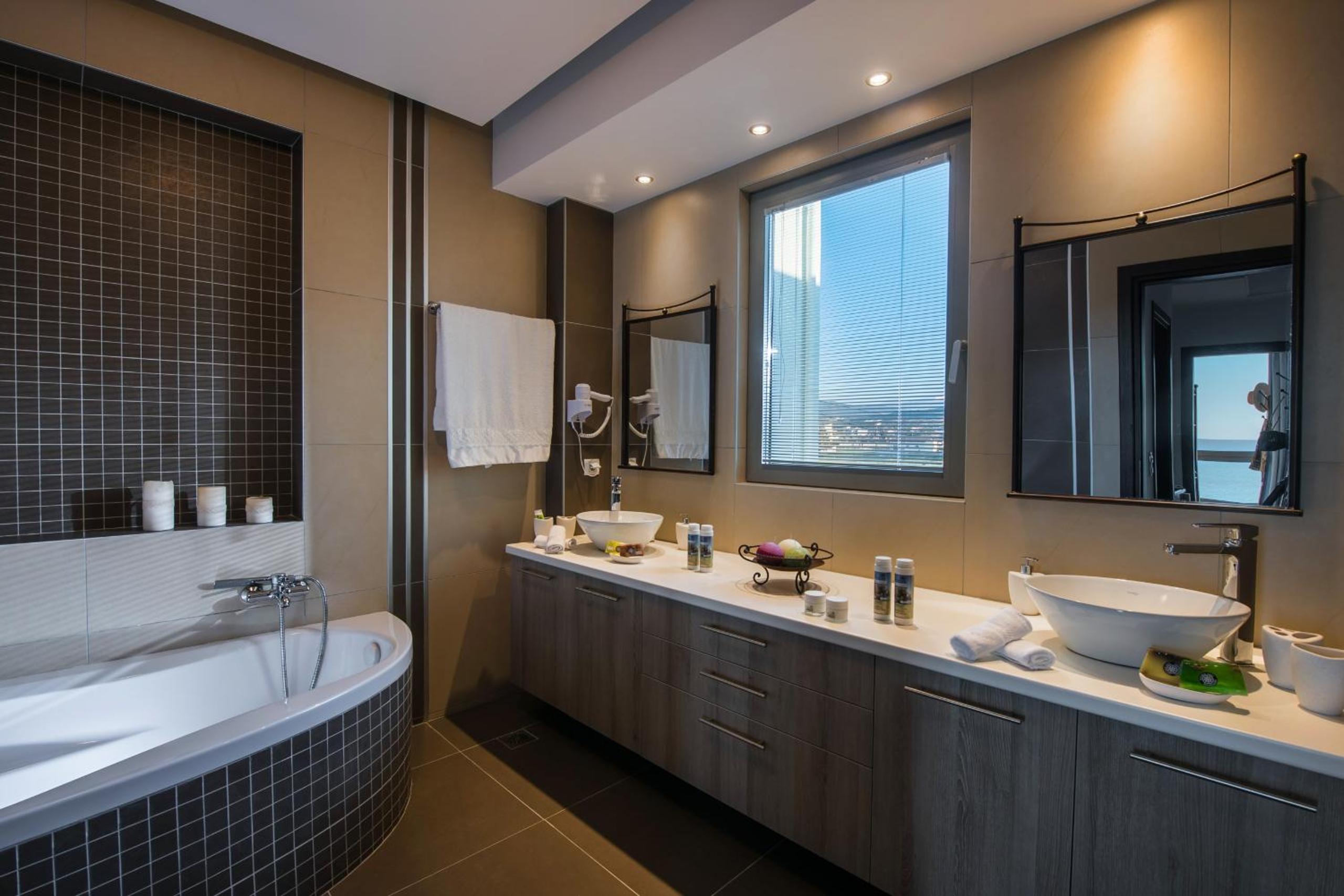 Aphrodite beachfront villa - on the Waves