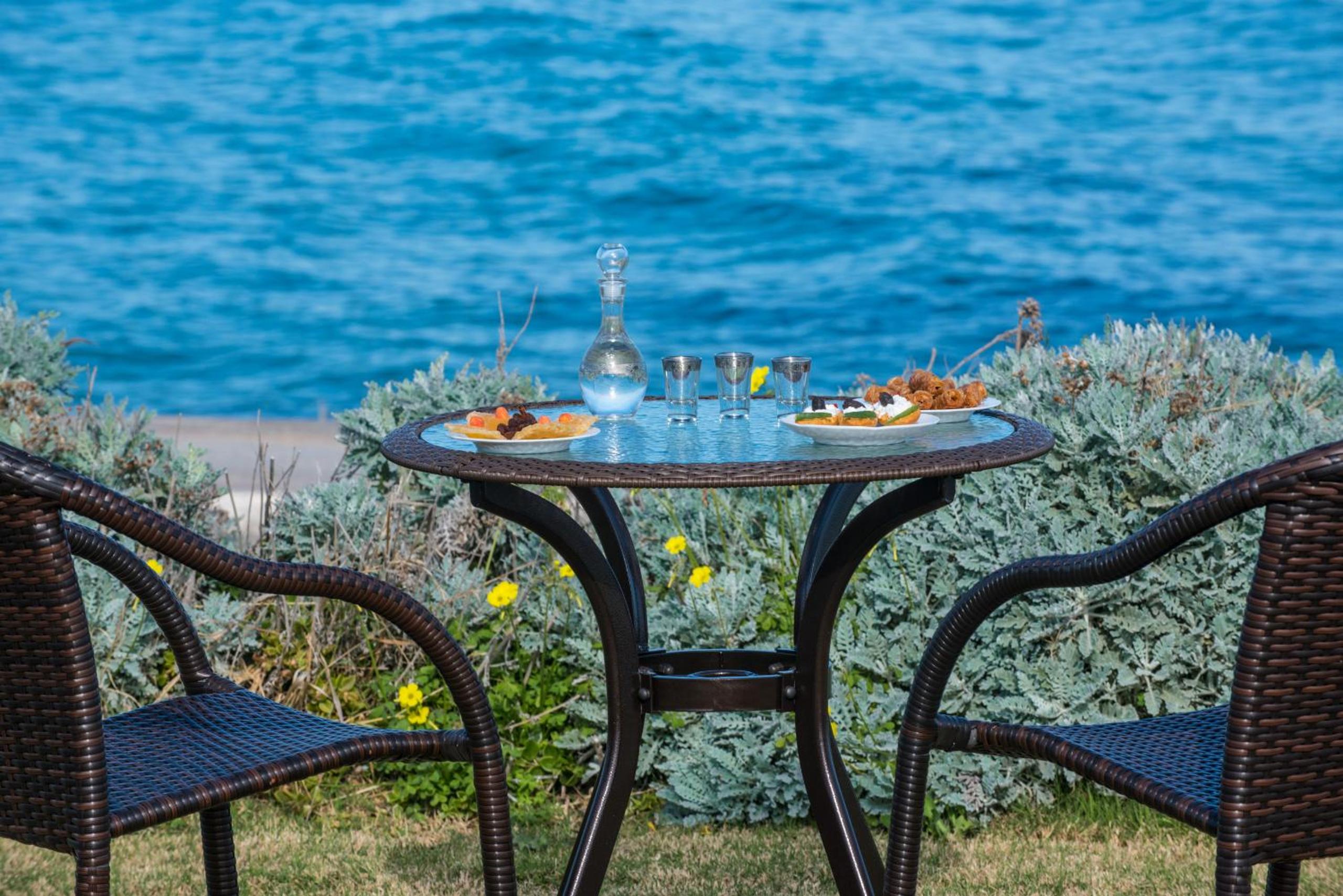 Aphrodite beachfront villa - on the Waves