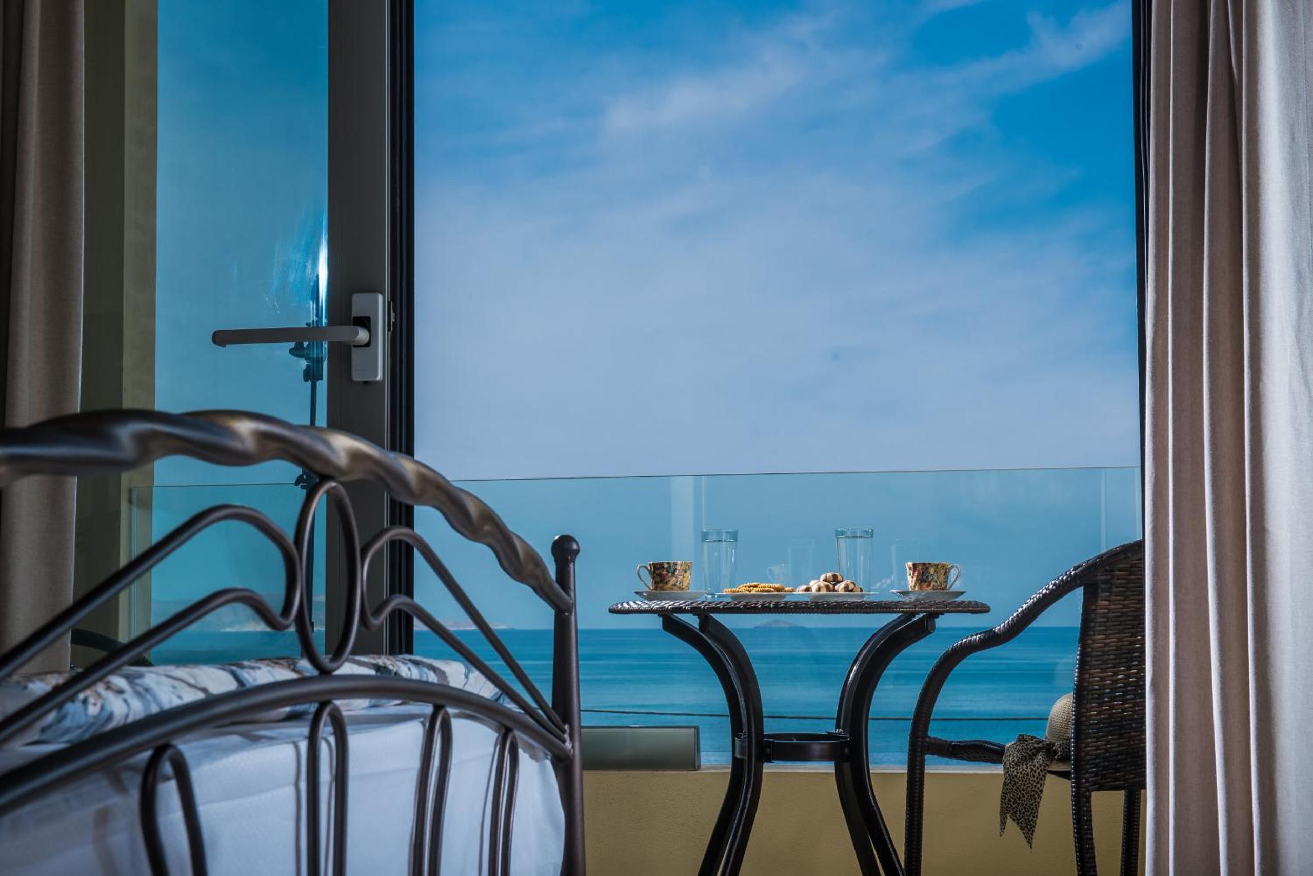 Artemis beachfront villa - on the Waves