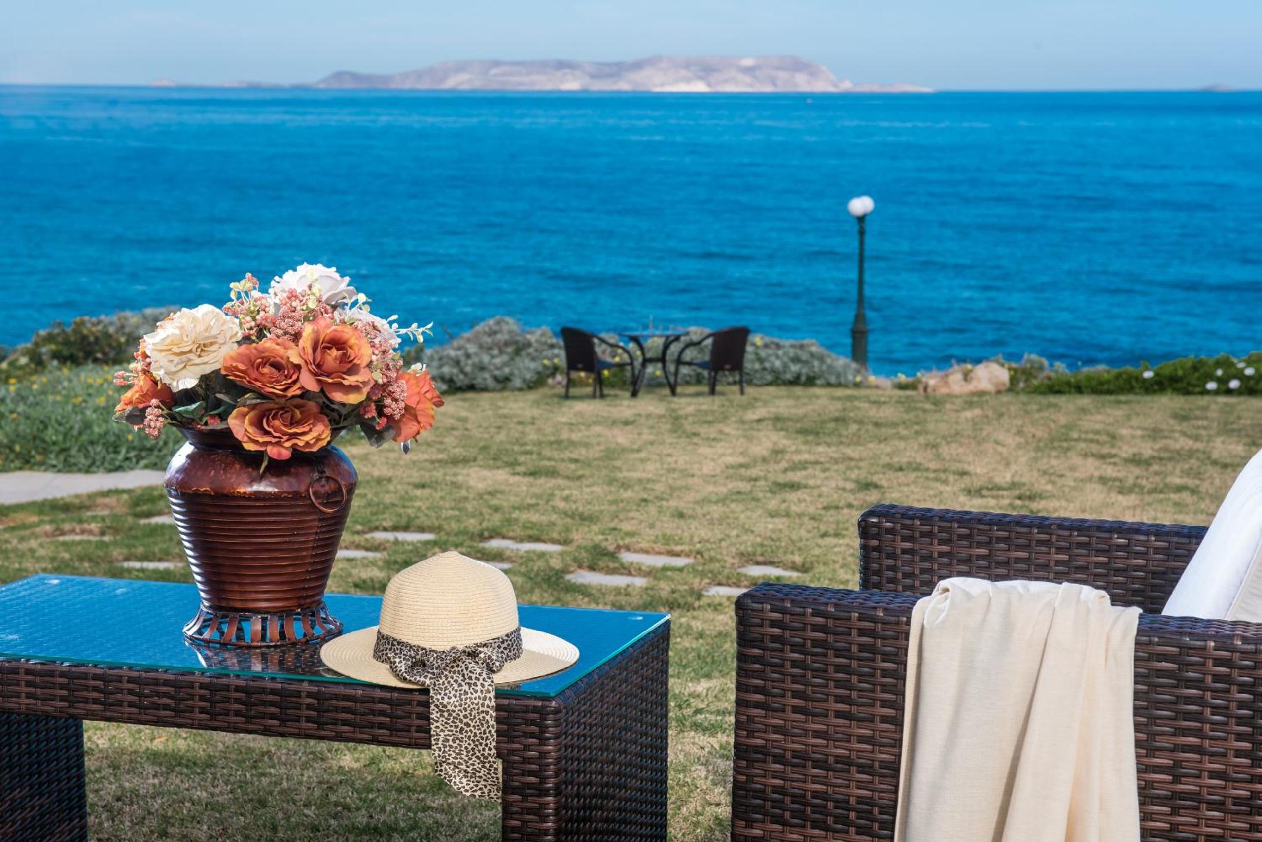 Aphrodite beachfront villa - on the Waves