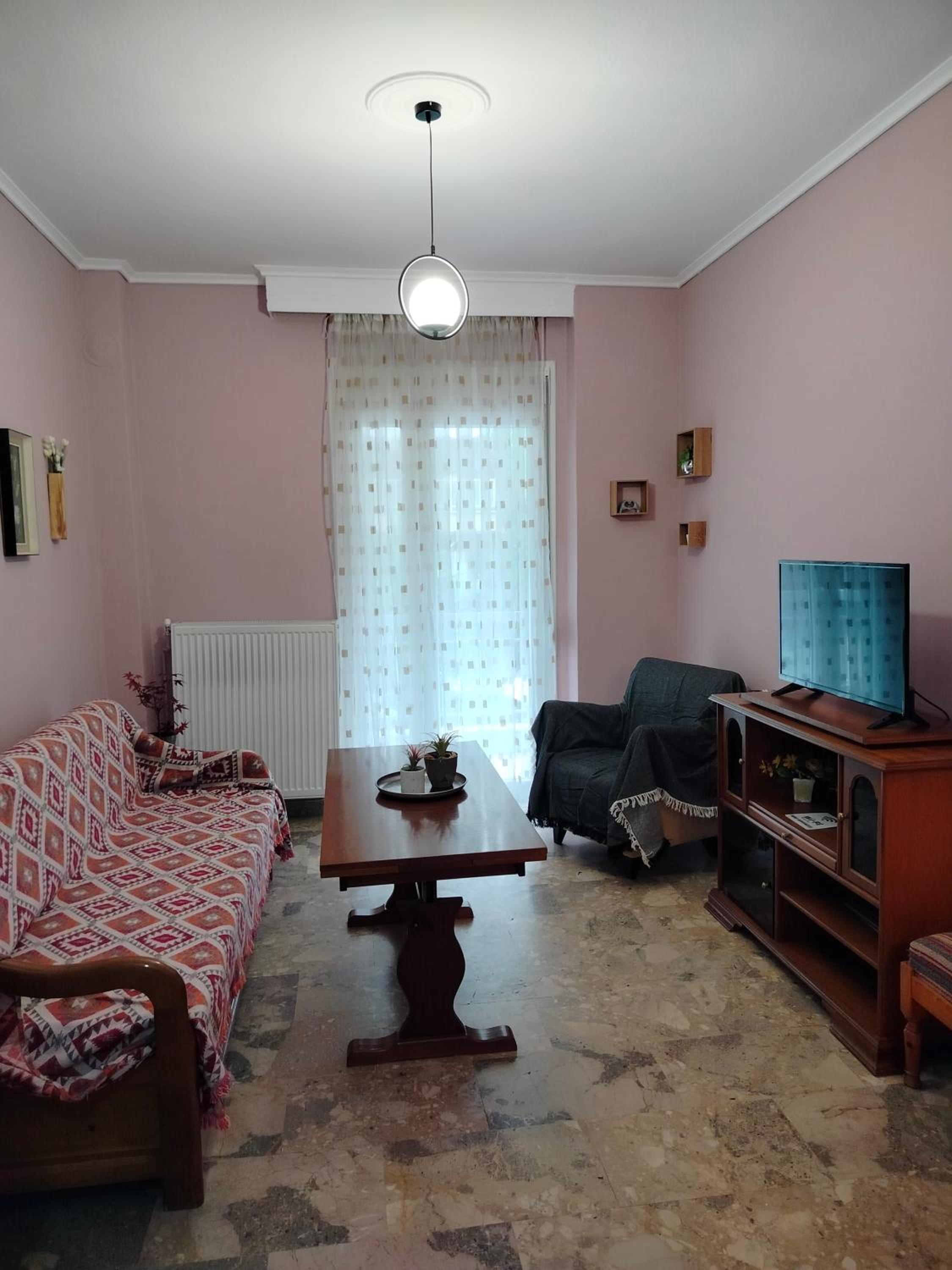 Thessaloniki Vacations - Vintage apartment in Kalamaria - Property Image 1