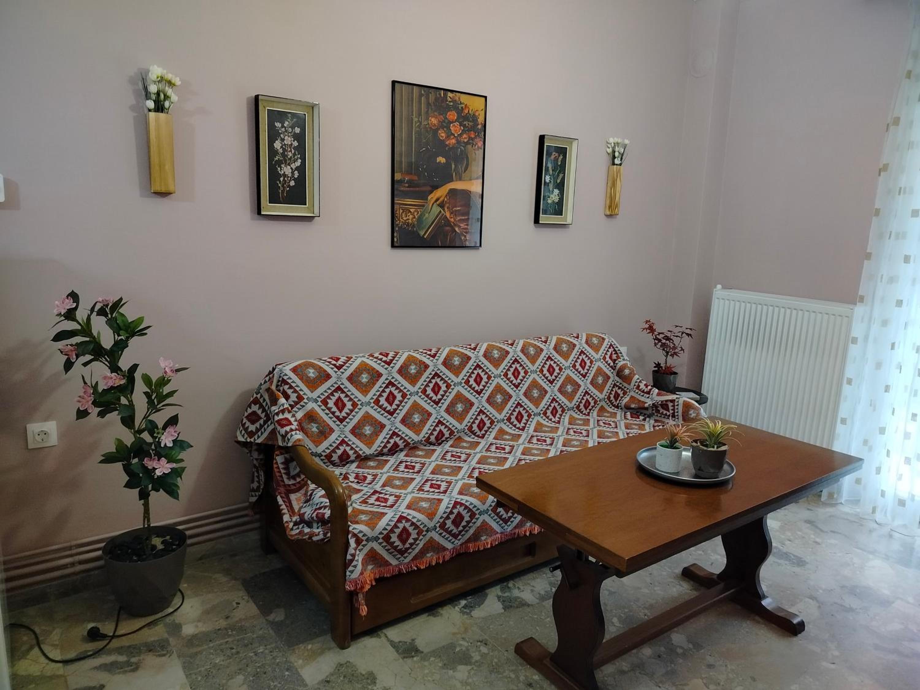 Thessaloniki Vacations - Vintage apartment in Kalamaria - Property Image 2