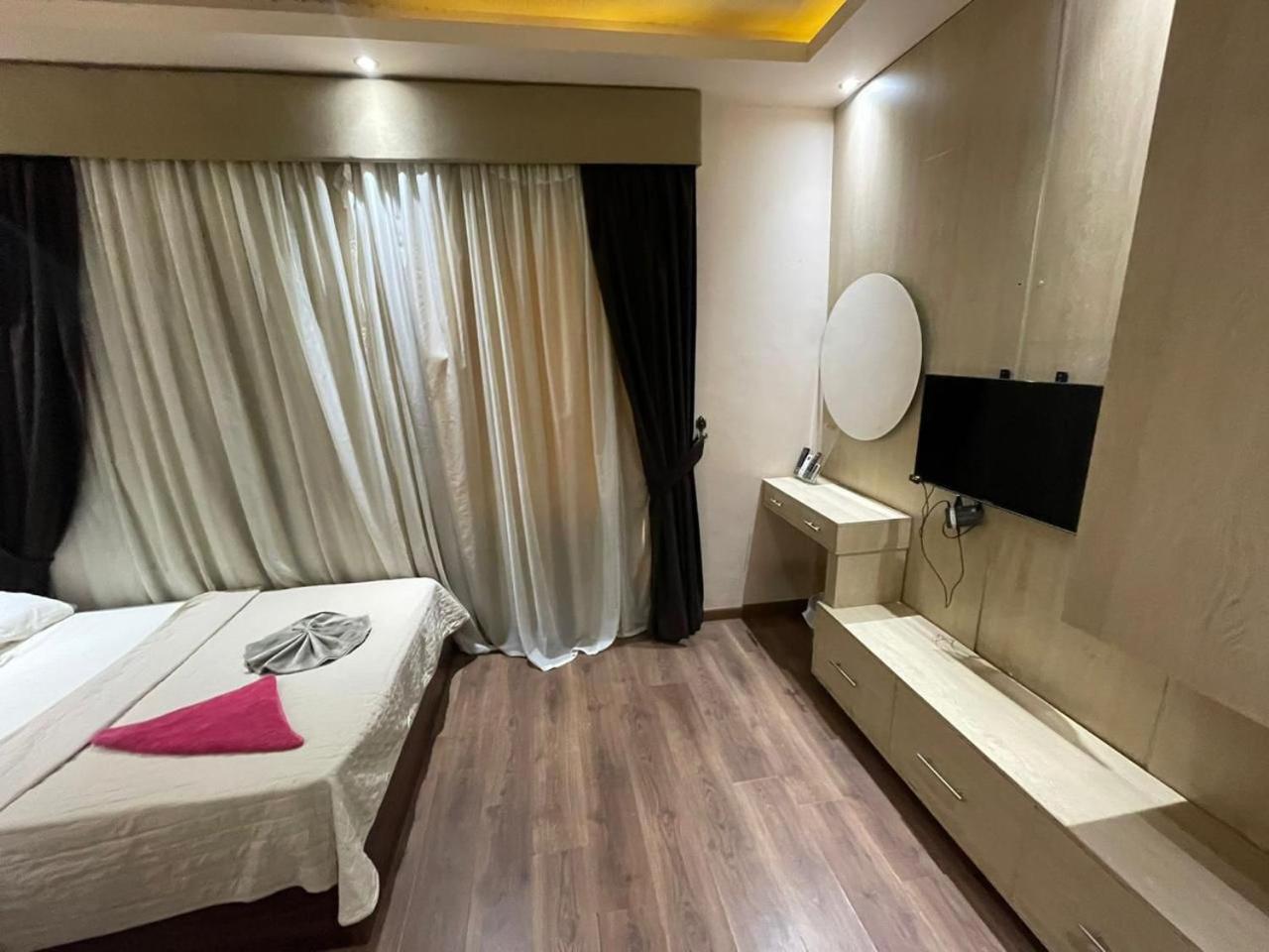 Family and friends private rooms