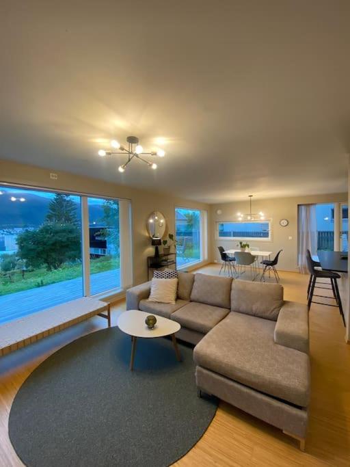 Central and family friendly apartment with parking view 3